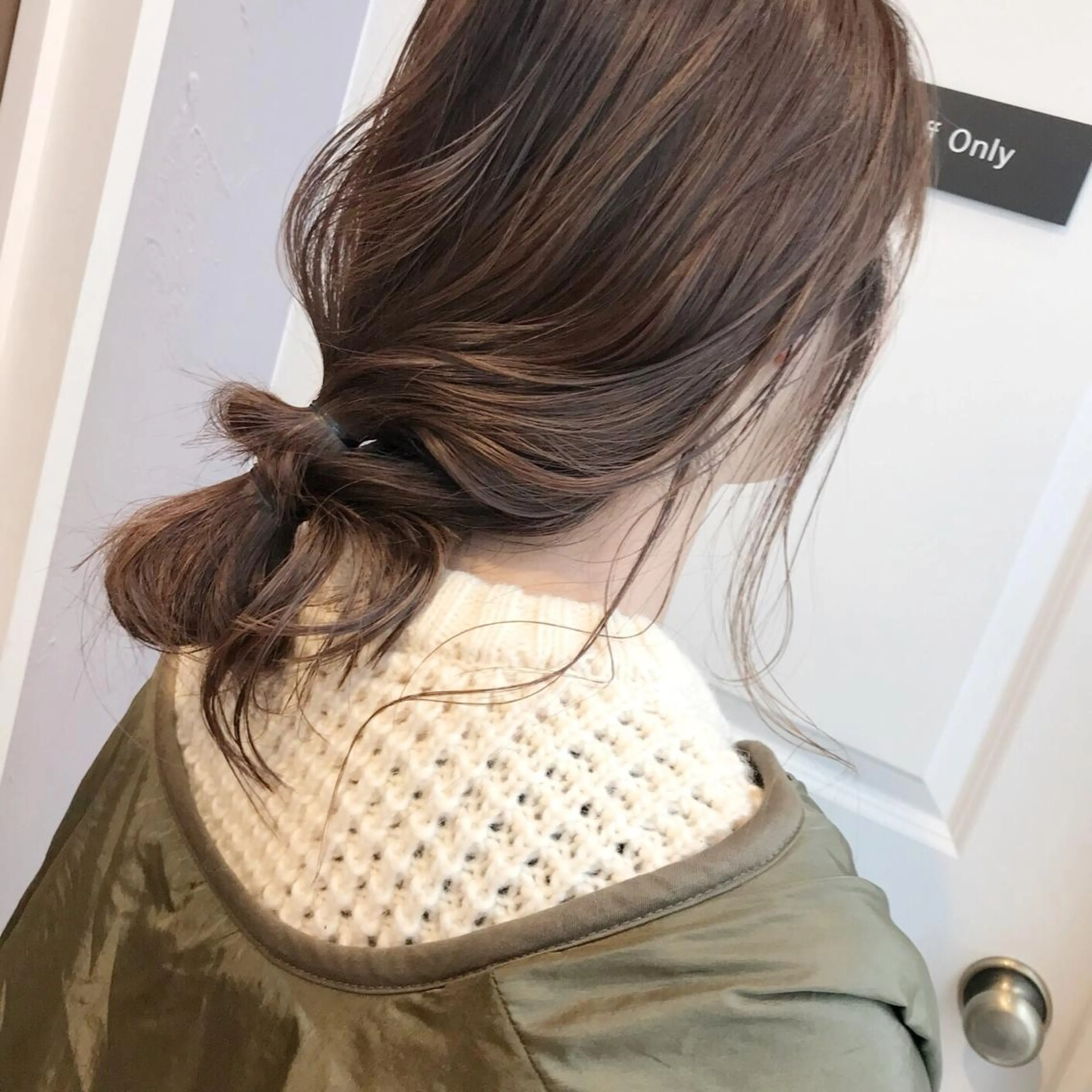 セミロング カラー ヘアアレンジ お団子ヘア ハイライトカラー ハイライト HARUNA🤍 大人ショートヘアのヘアスタイル