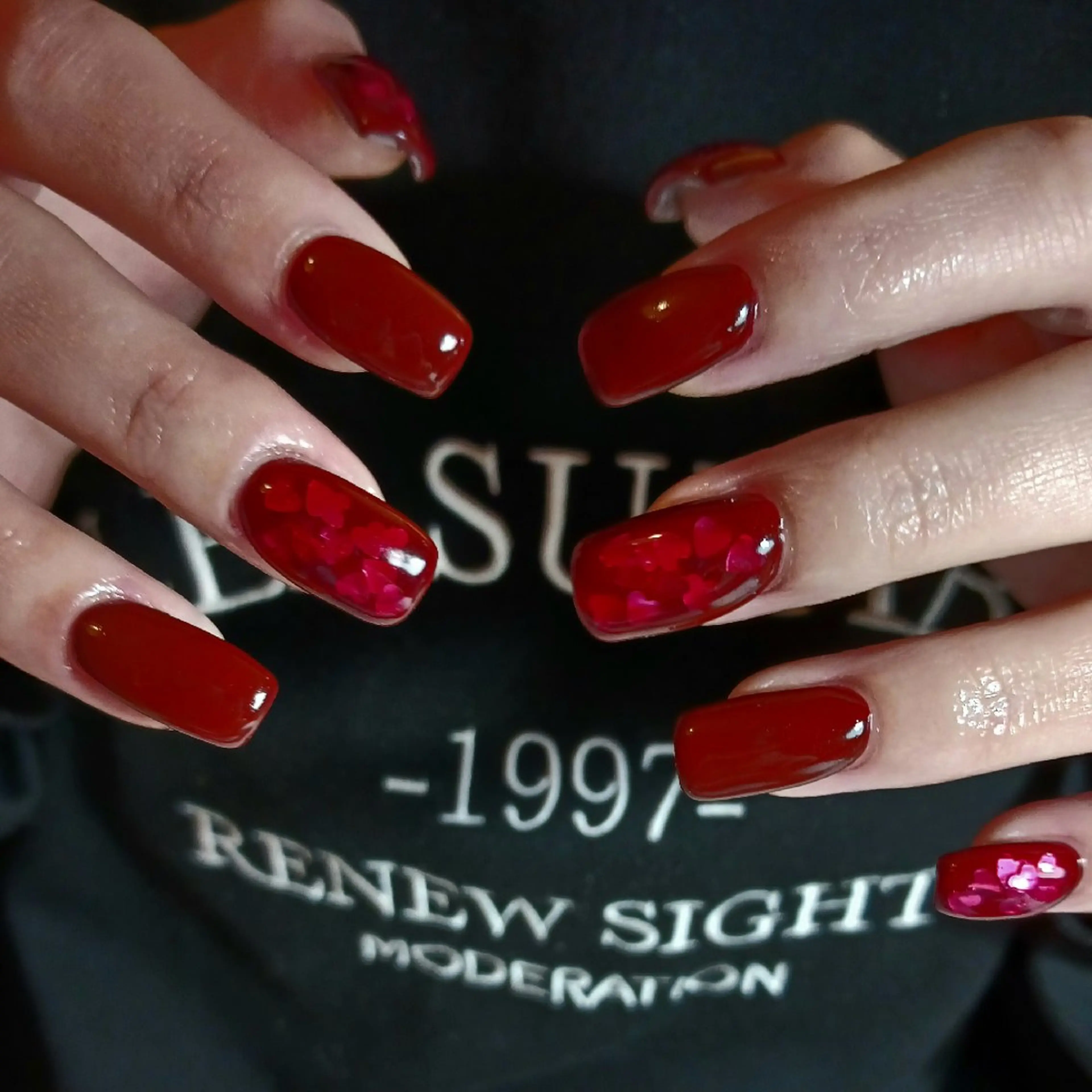 ネイル ボルドー ハート ホログラムネイル 持ち込み ワンカラーネイル ハンドネイル owlnail /持込みデザイン専門のネイルデザイン