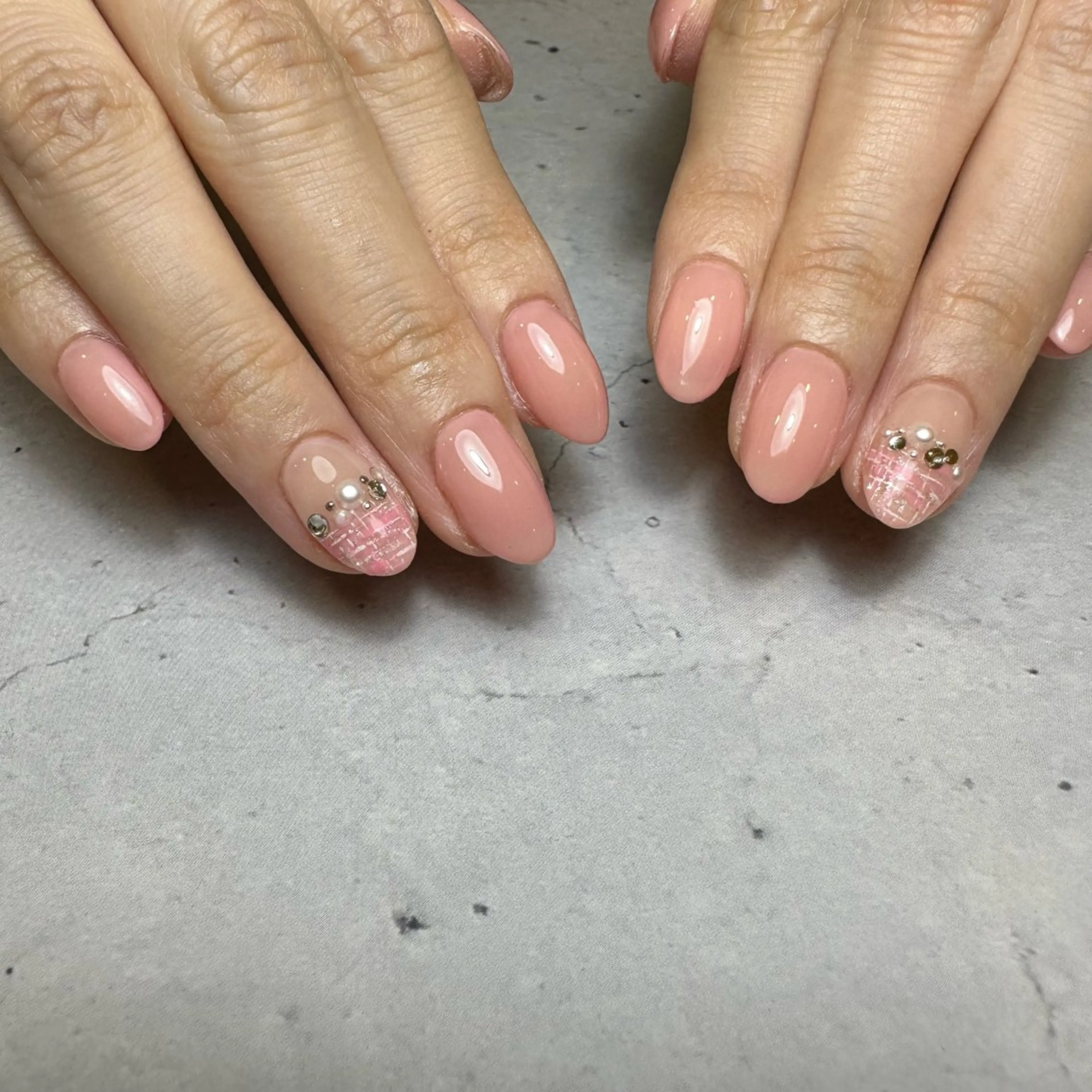 ワンカラー＋アート2本(オフあり)💜1ヶ月以内リピートのお客様限定で1000円OFFさせていただきます！の写真