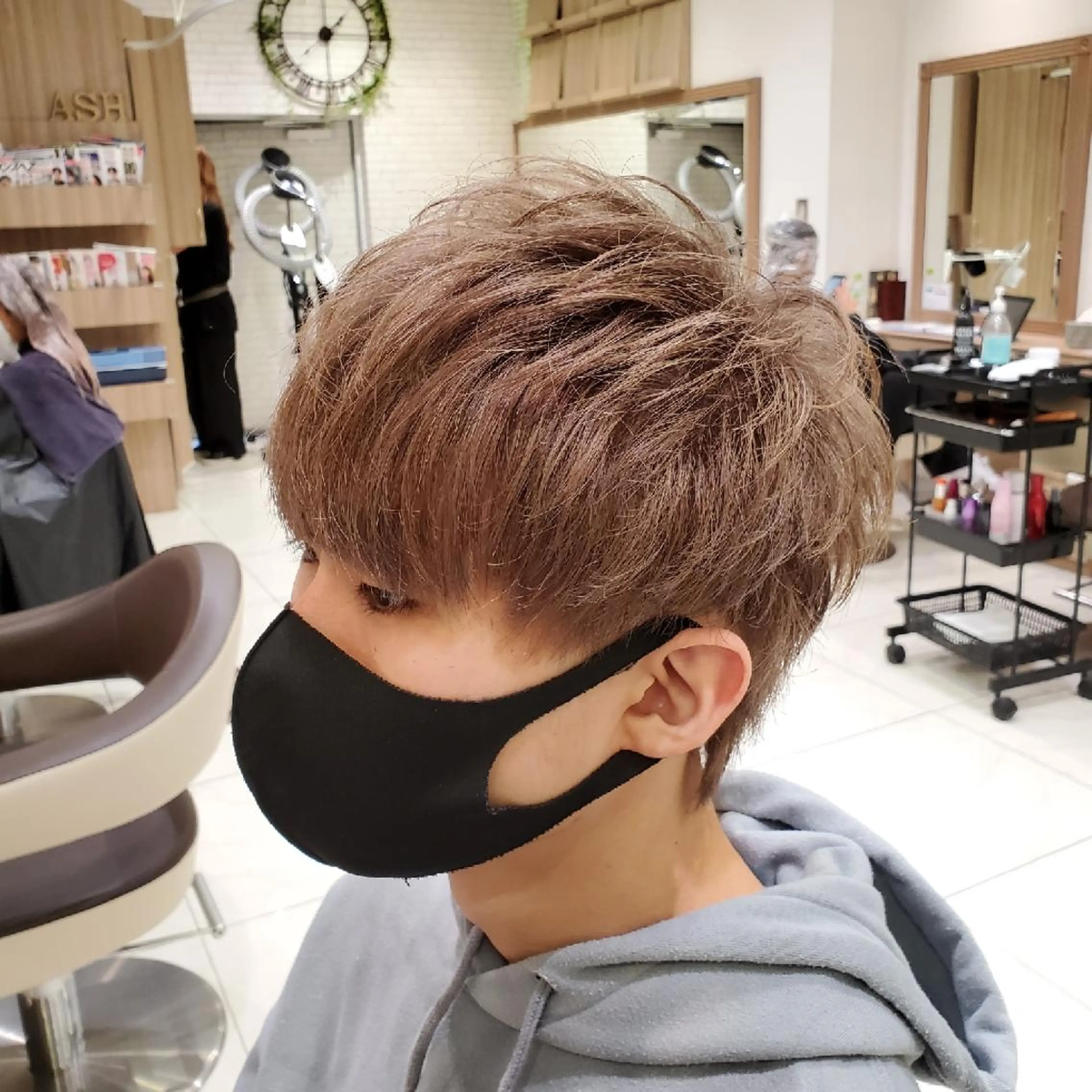 ショート カラー ベージュカラー ブリーチ ミルクティーベージュ 髪質改善 ショートヘア 中村 和貴のヘアスタイル