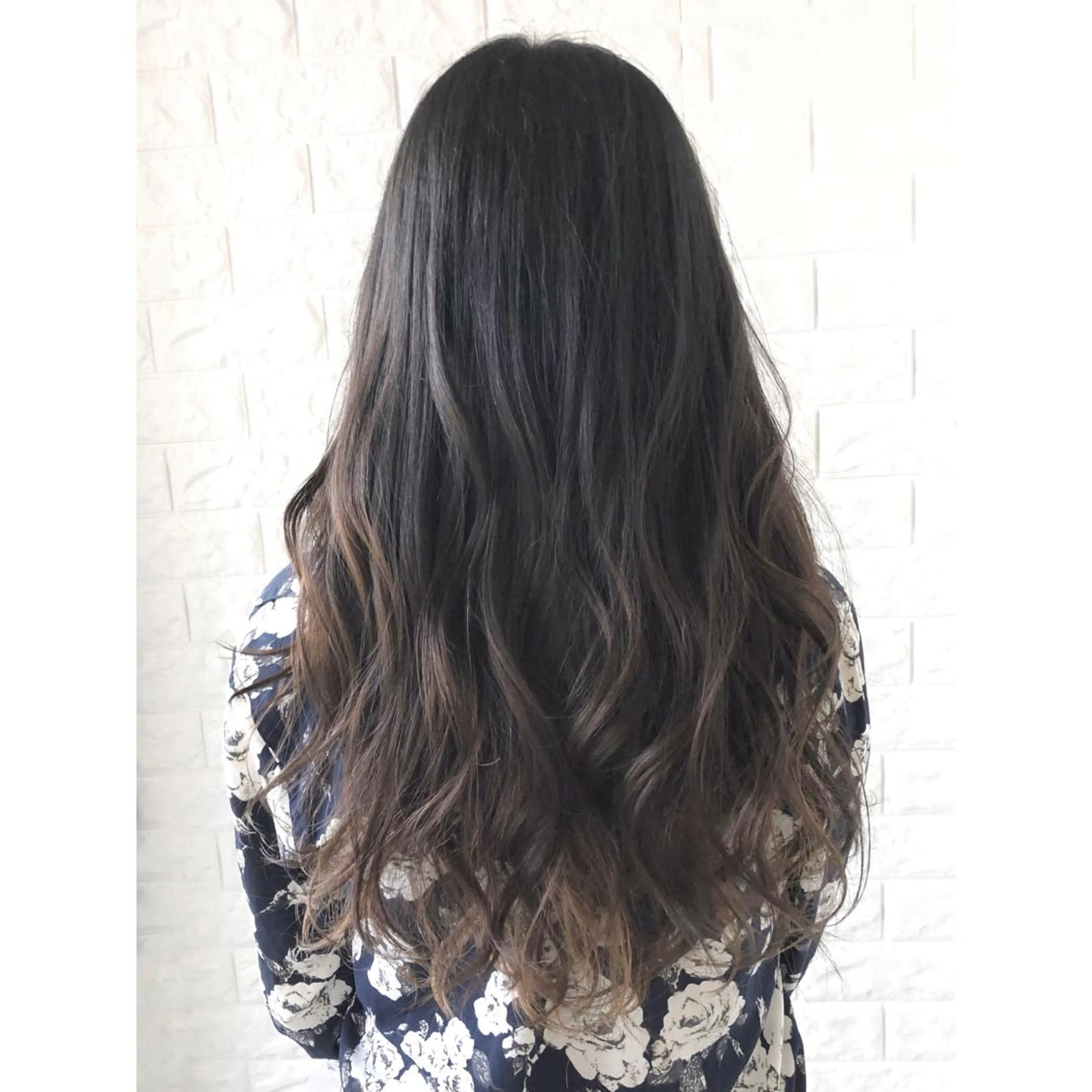 セミロング カラー グラデーションカラー イルミナカラー KIZU 髪質改善 オカルト怪談のヘアスタイル