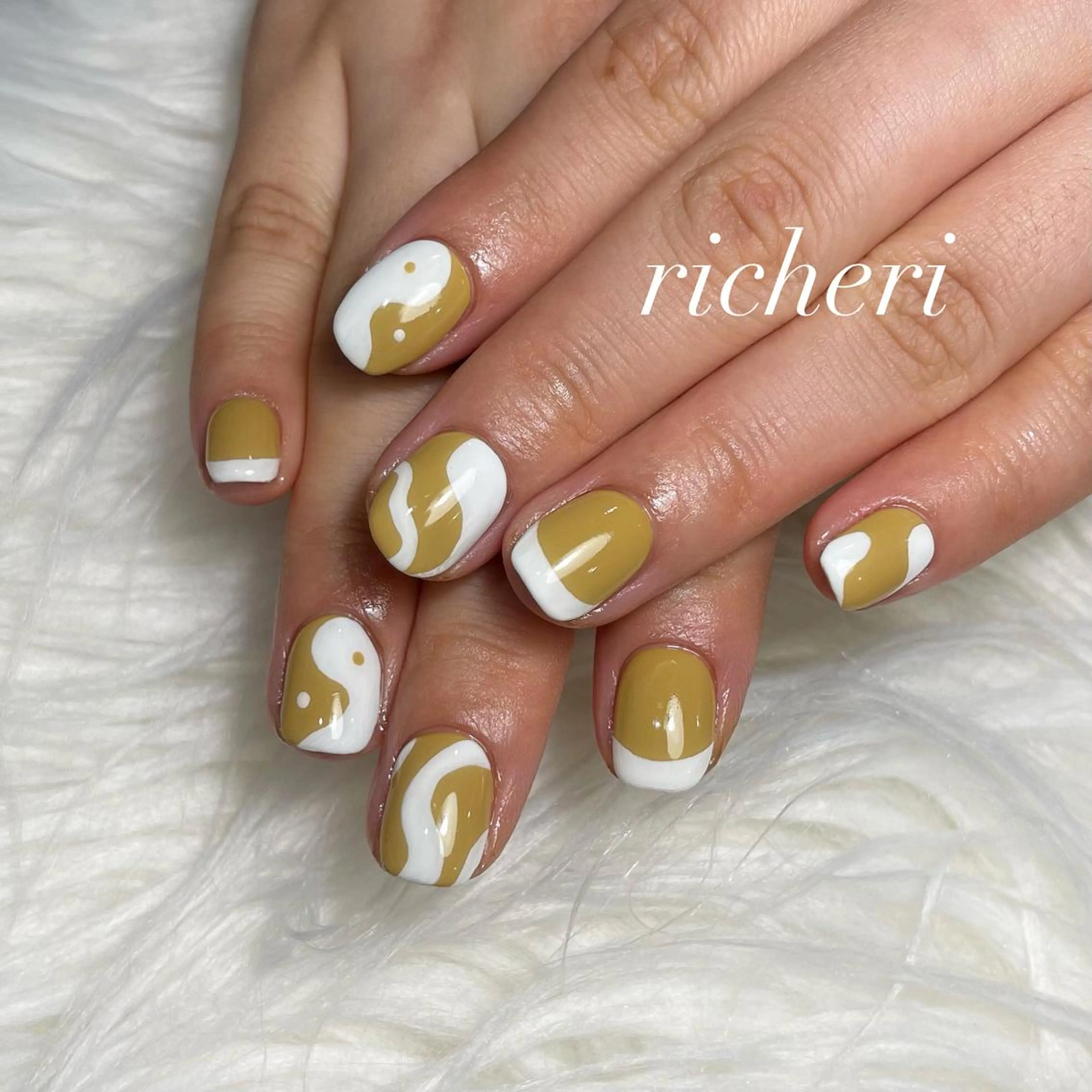 ミディアム ネイル 韓国風ヘア アートネイル フレンチネイル ジェルネイル ガラスフレンチ richeri beautyのエステ・リラクイメージ