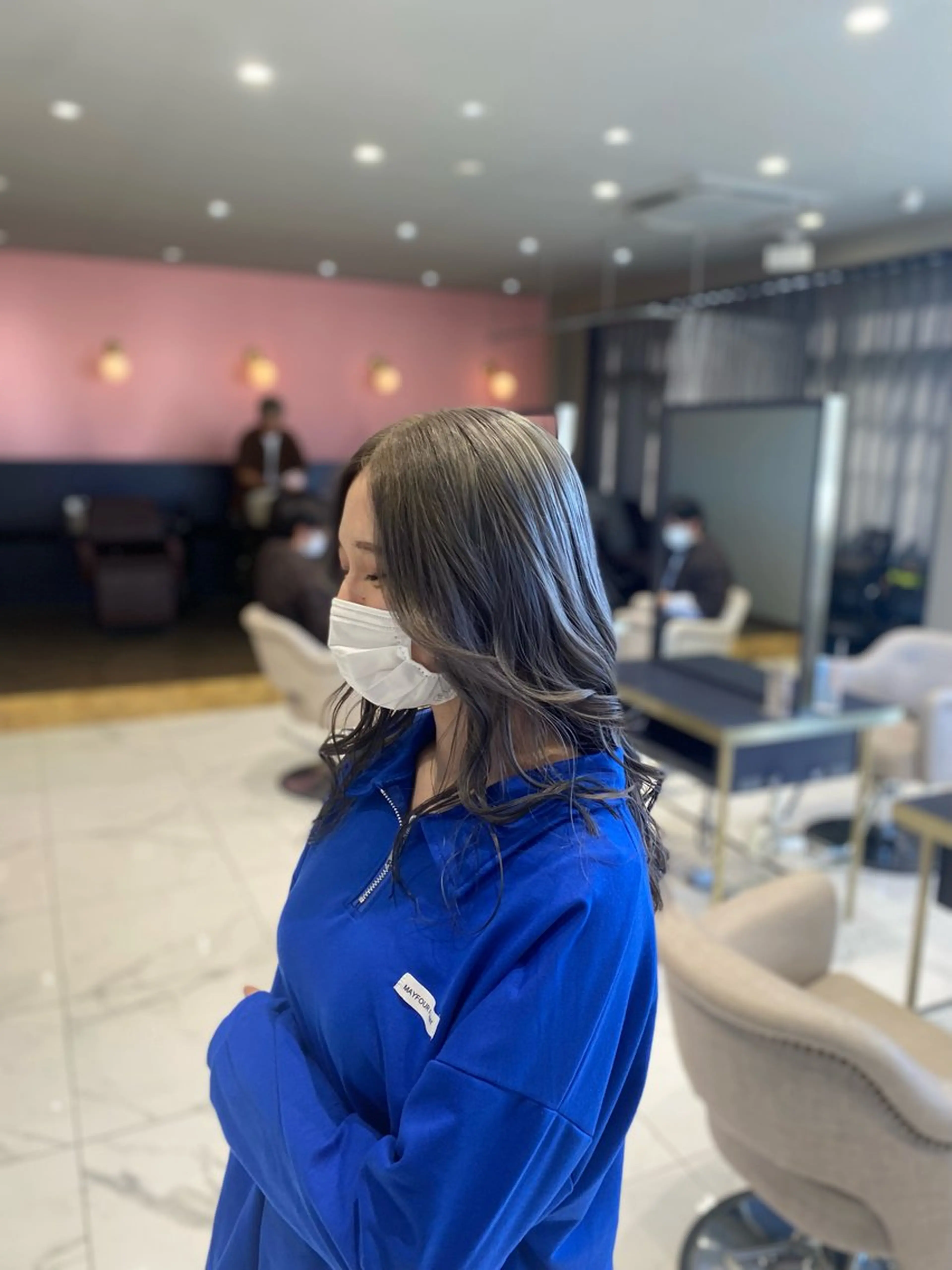 ミディアム カラー グレージュ 磯田 冬弥のヘアスタイル