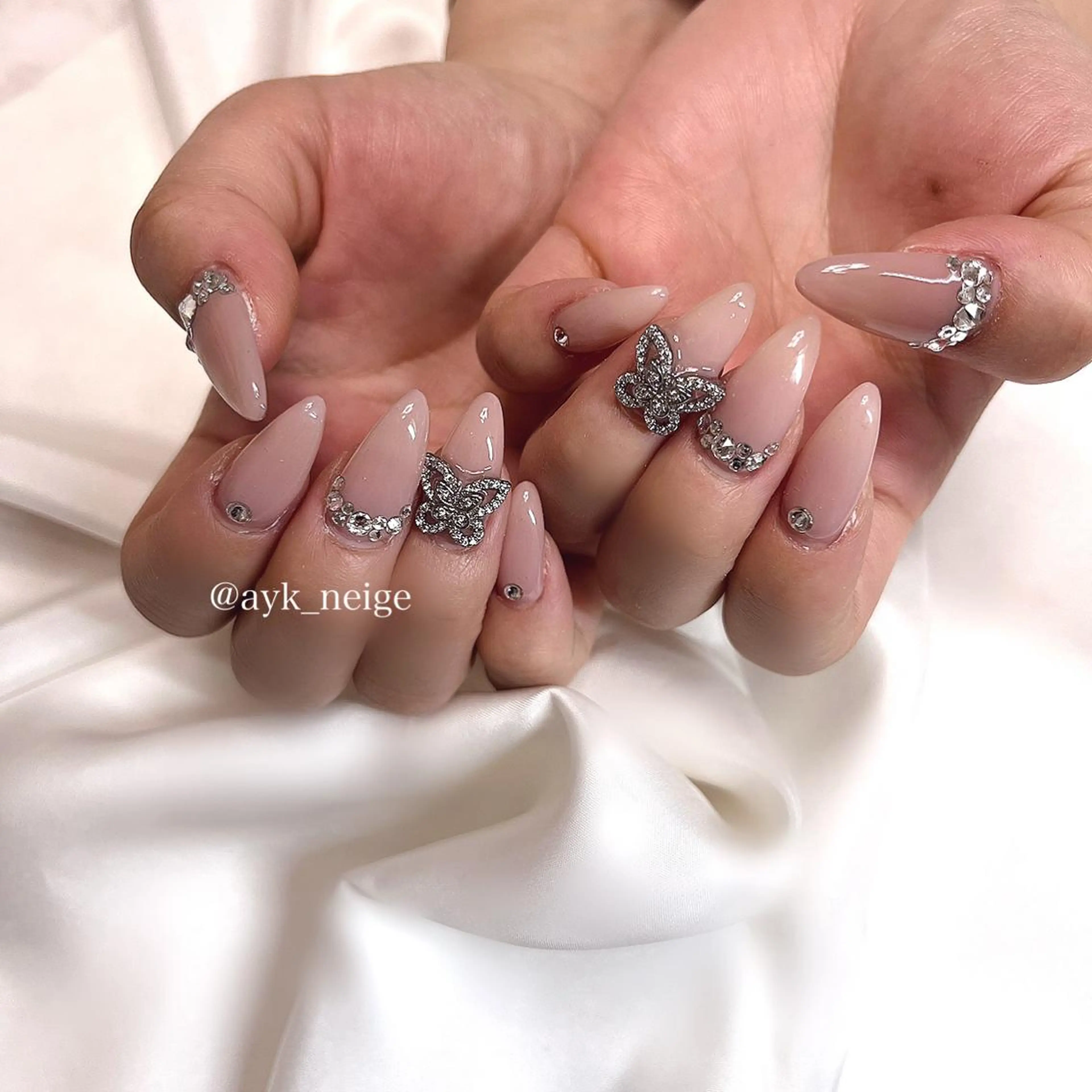 ネイル フットネイル グラデーション キラキラネイル 韓国ネイル マグネットネイル n'eige nail所属・大谷 綾香のネイルデザイン