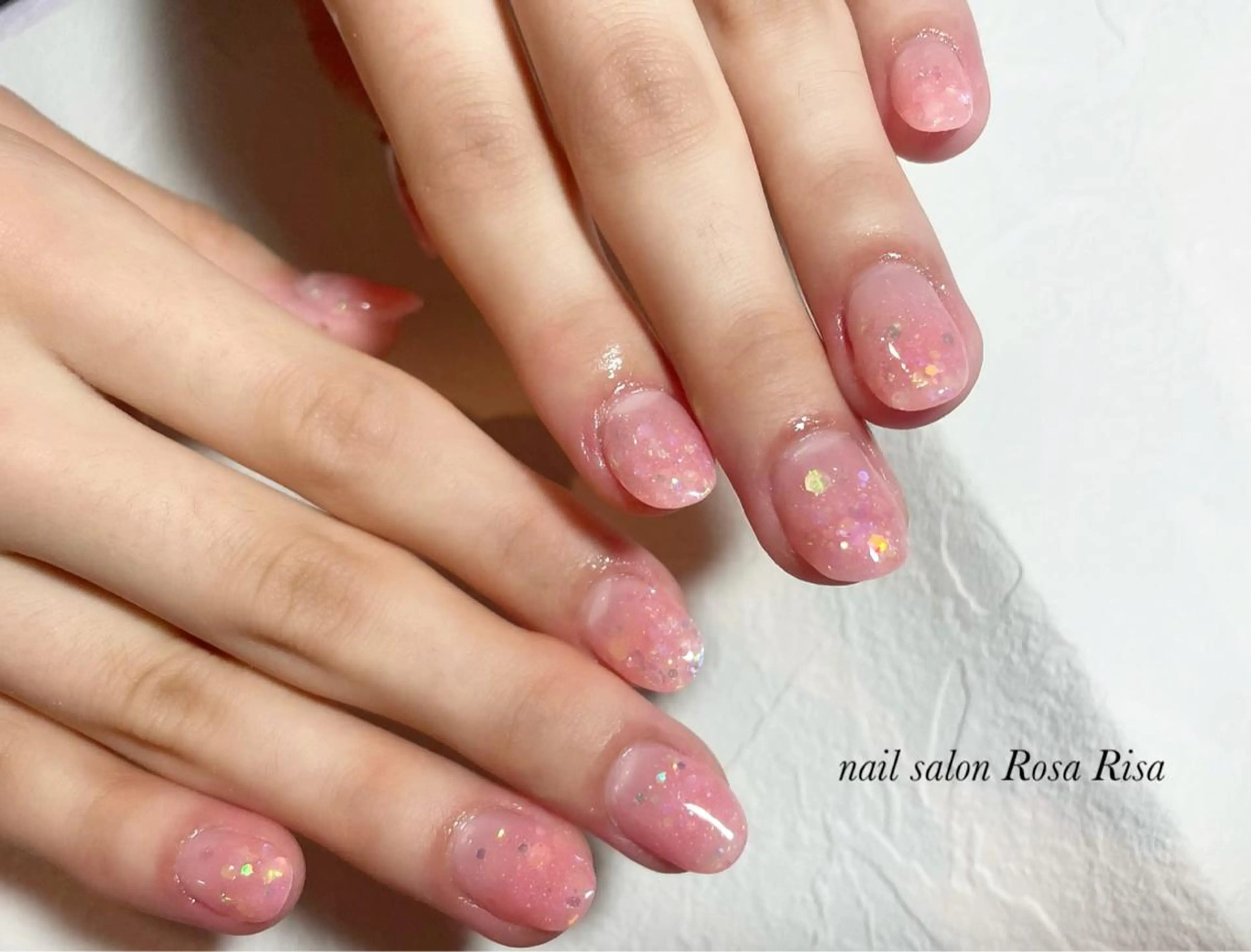 ミディアム ネイル オーロラネイル ピンク ハンドネイル ネイルスタジオ シェイクユアハンズのネイルデザイン