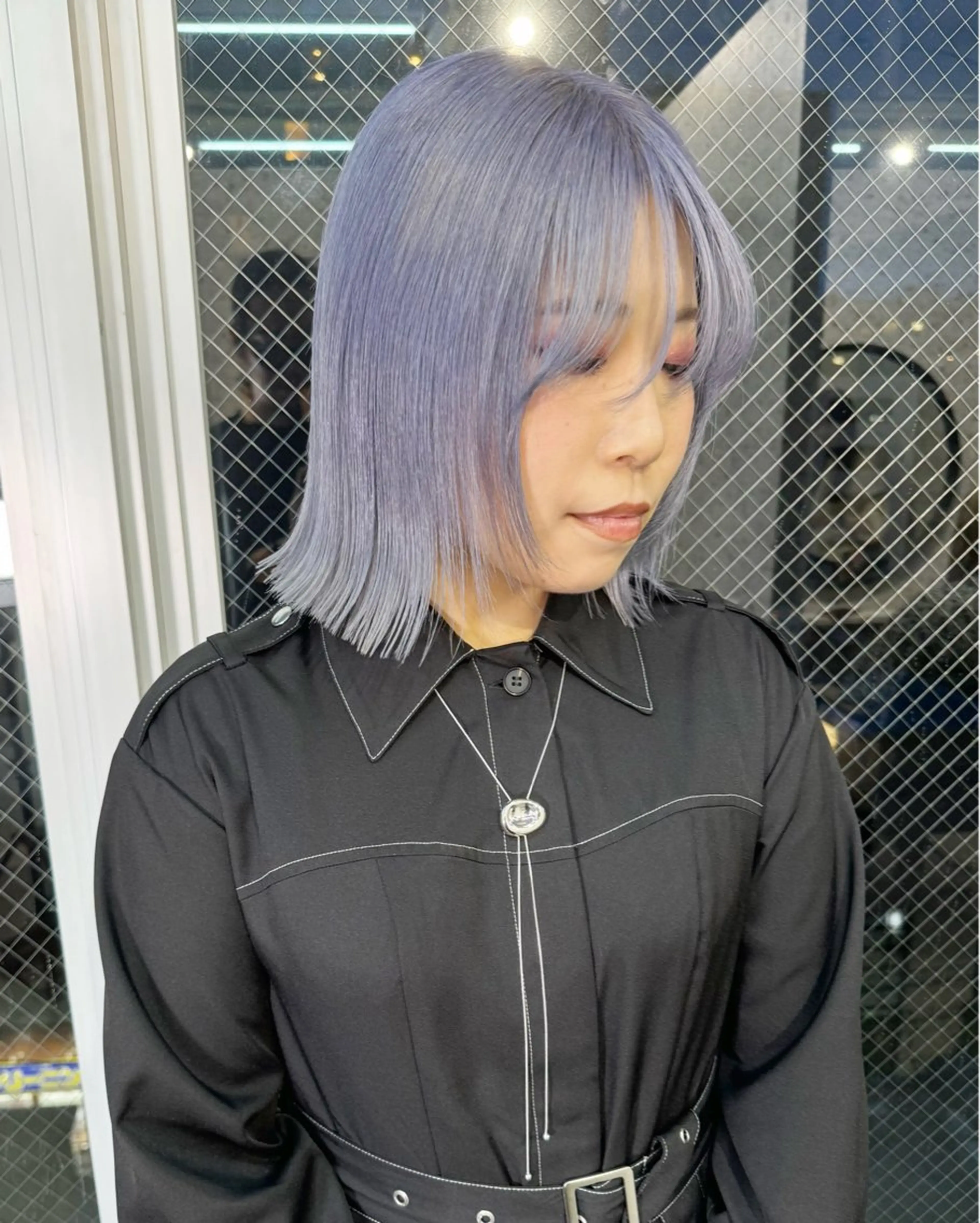 ミディアム カラー ヘアアレンジ ミディアムパーマ ブリーチ ブルーカラー ブルーバイオレット ケアブリーチ ヘアカラー トリートメント lani ブリーチ /ダブルカラーのヘアスタイル