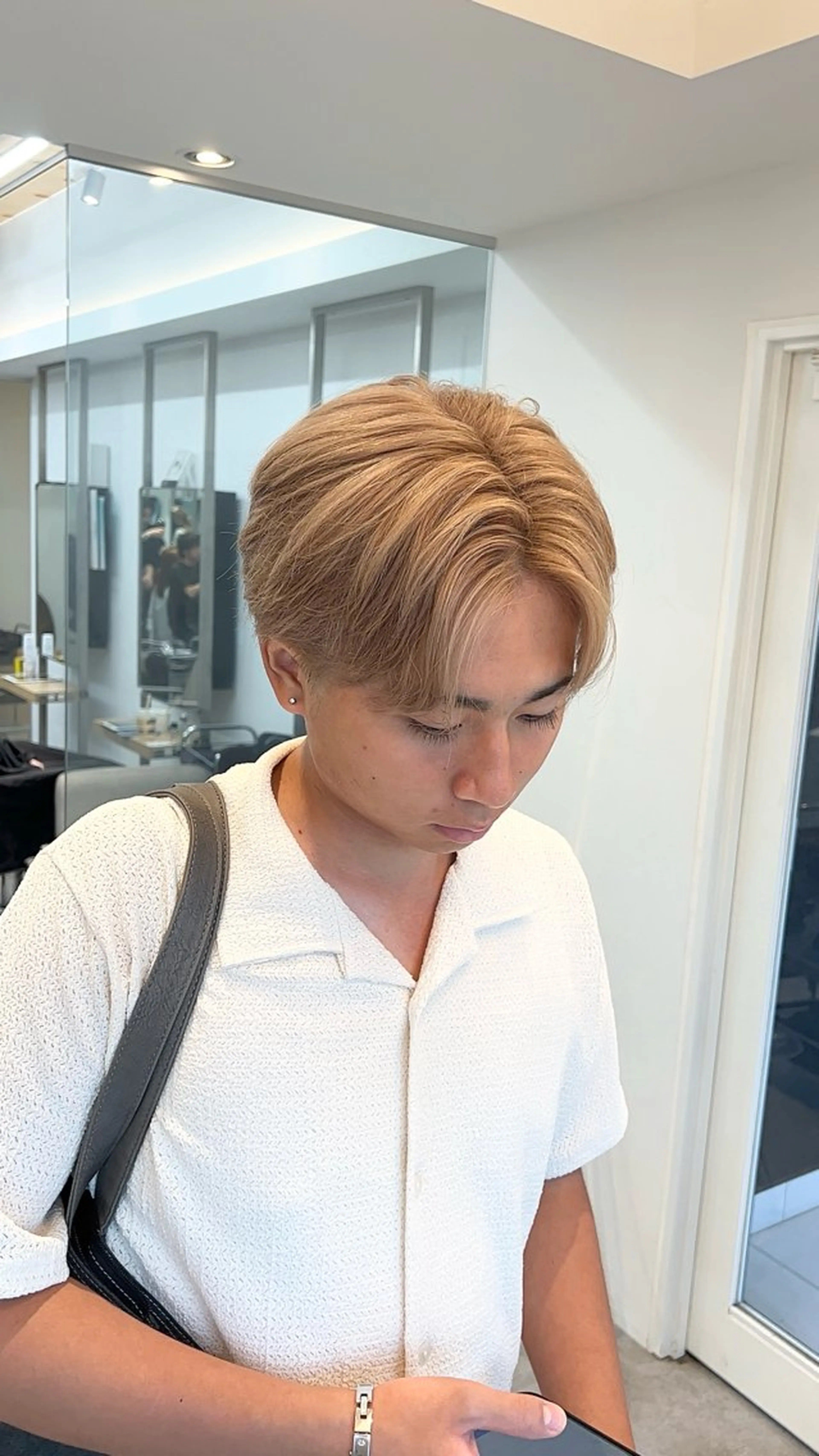 カラー メンズ メンズブリーチ ベージュカラー ブリーチ ミルクティーベージュ カット ヘアカラー 🫧髪質改善•艶カラ ー特化🫧谷奥甲太のヘアスタイル
