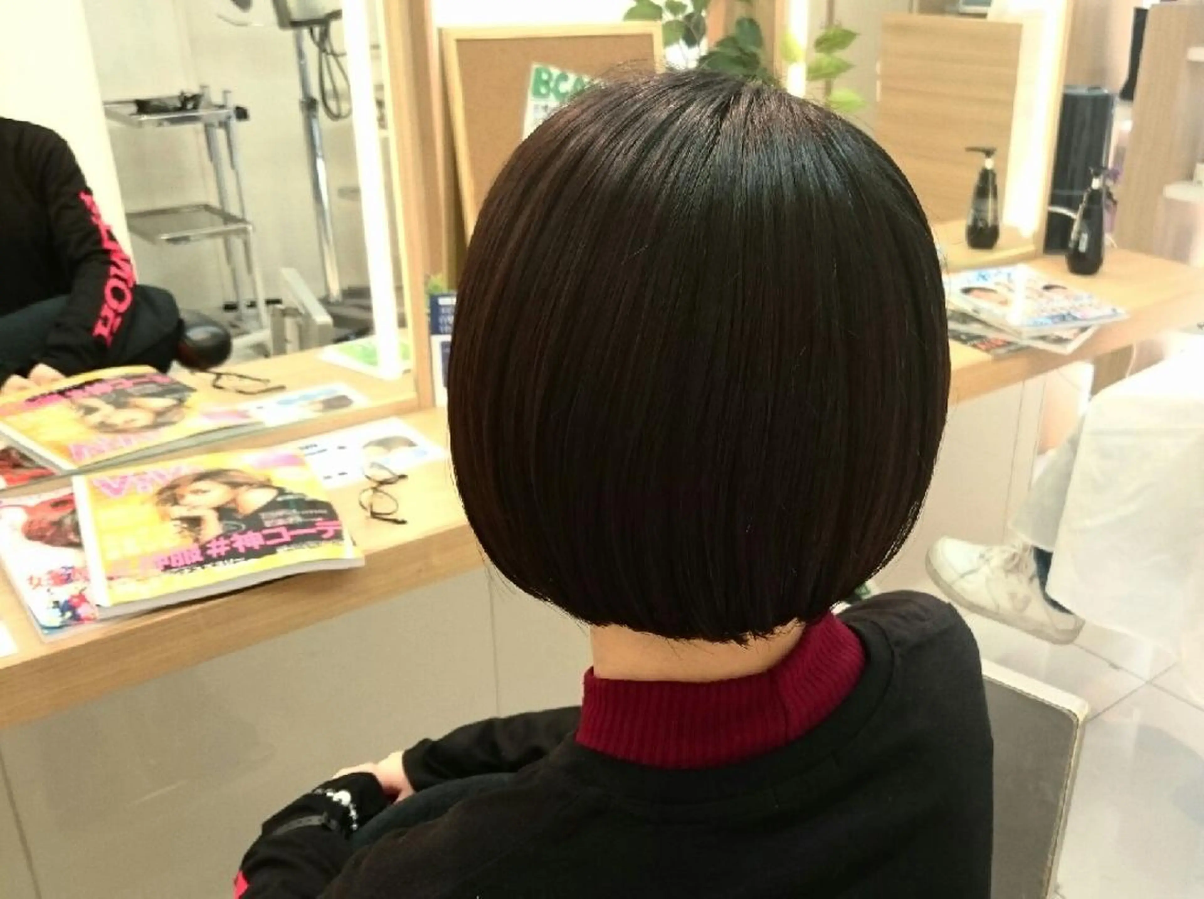 ショート ボブ 透明感ハイライト◎ 伊藤夏海のヘアスタイル