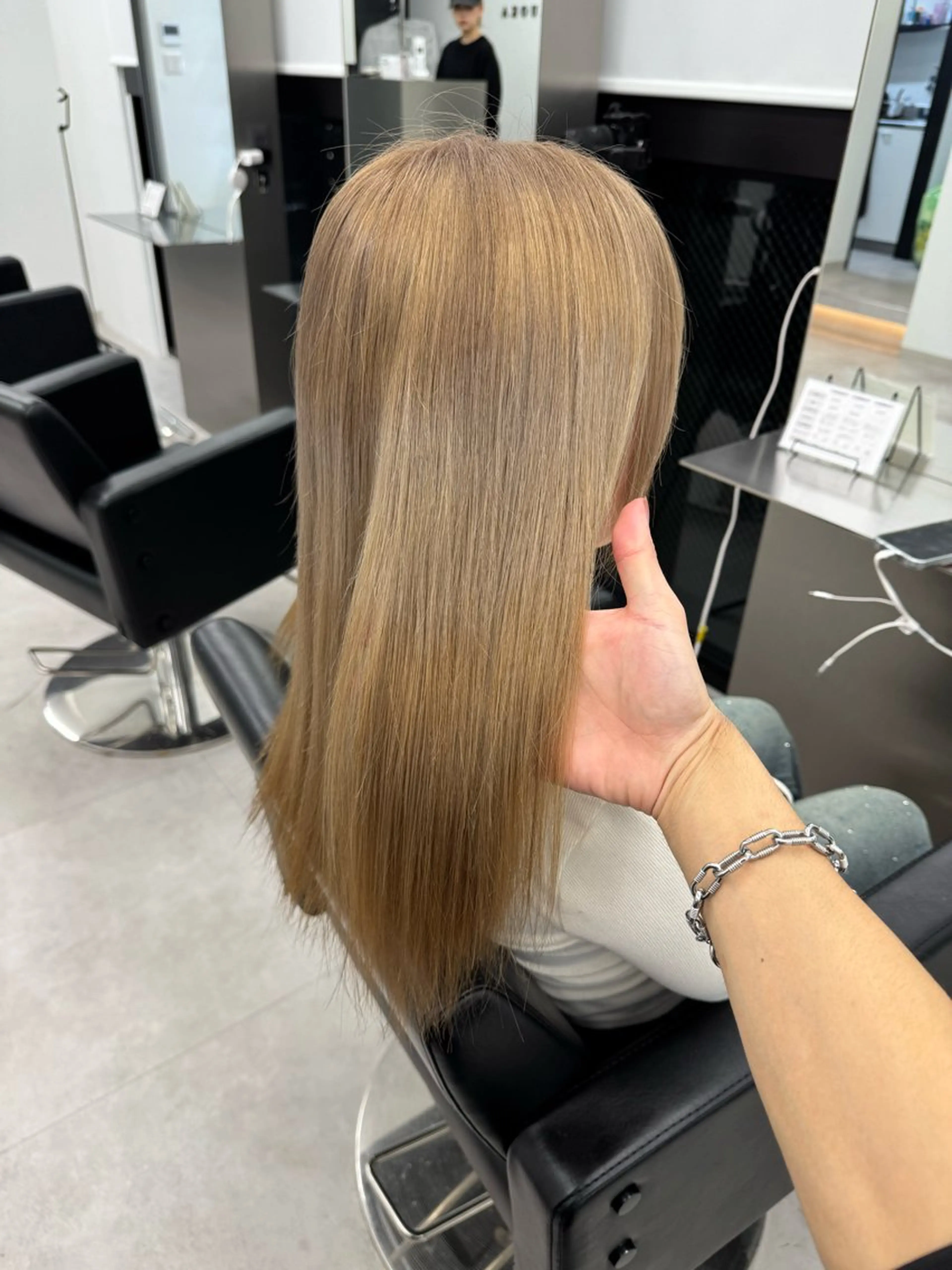 ロング カラー ベージュカラー ブリーチ ミルクティーベージュ 縮毛矯正 カット ヘアカラー ハイトーン/エクステ /韓国ヘアKENTAのヘアスタイル