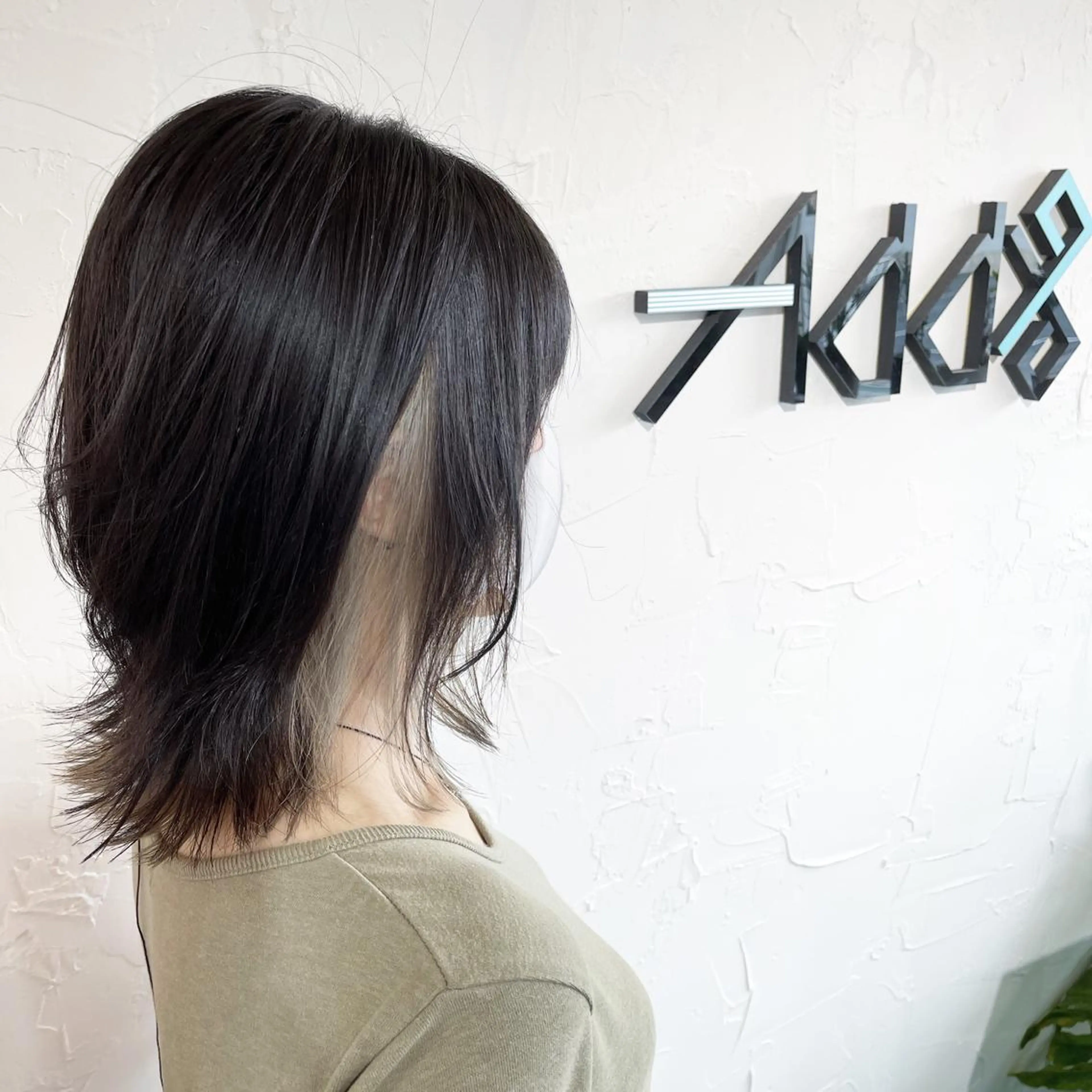 ミディアム カラー パーマ ヘアアレンジ アッシュ グレージュ インナーカラー シルバー シルバーアッシュ ヘアカラー トリートメント Add9 柳田健登のヘアスタイル