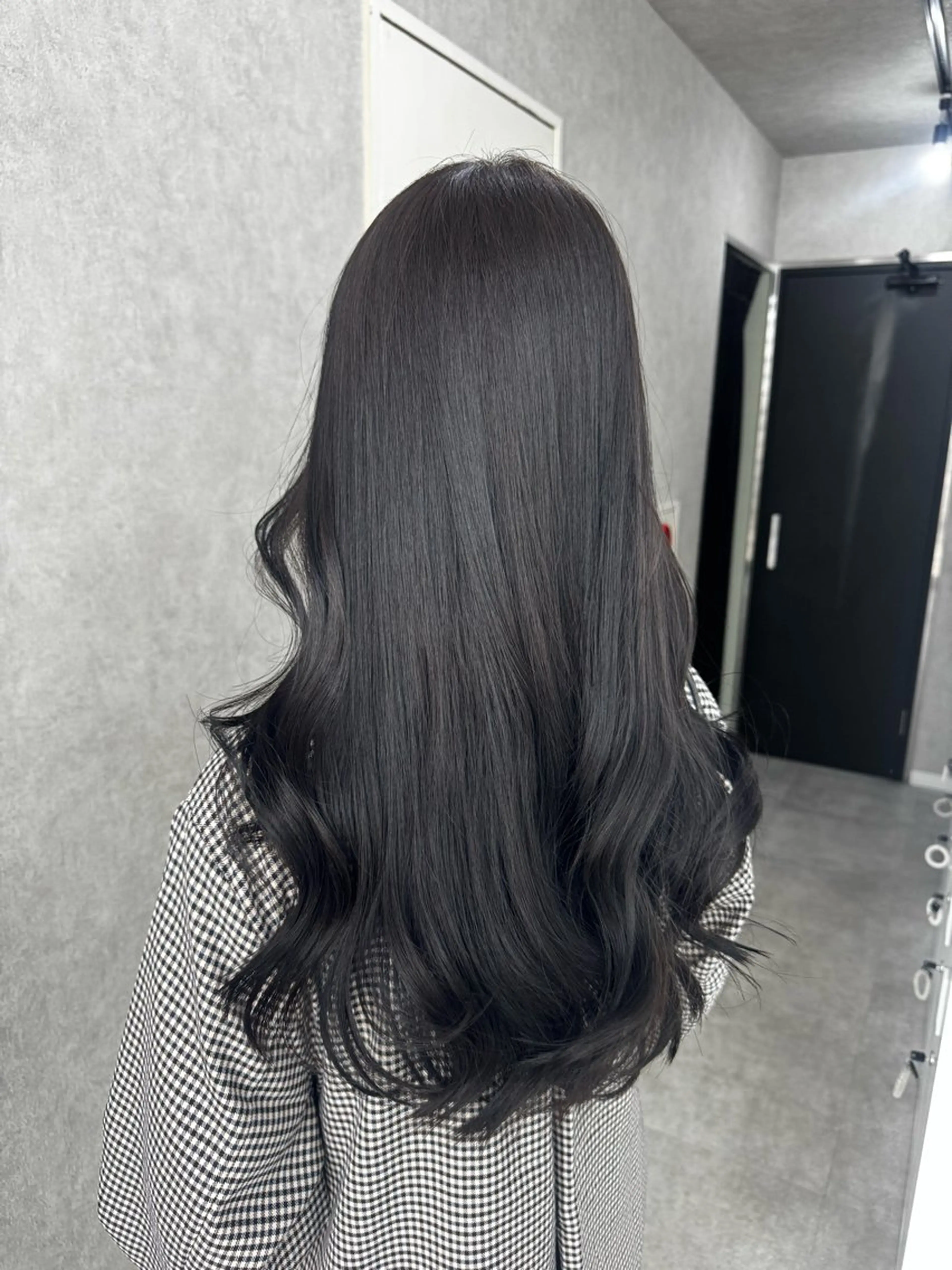 ロング カラー アッシュ アッシュブラウン ベージュカラー 黒髪 ブリーチ カット ヘアカラー トリートメント 赤み無し柔らかカラー 【梅田】madokaのヘアスタイル