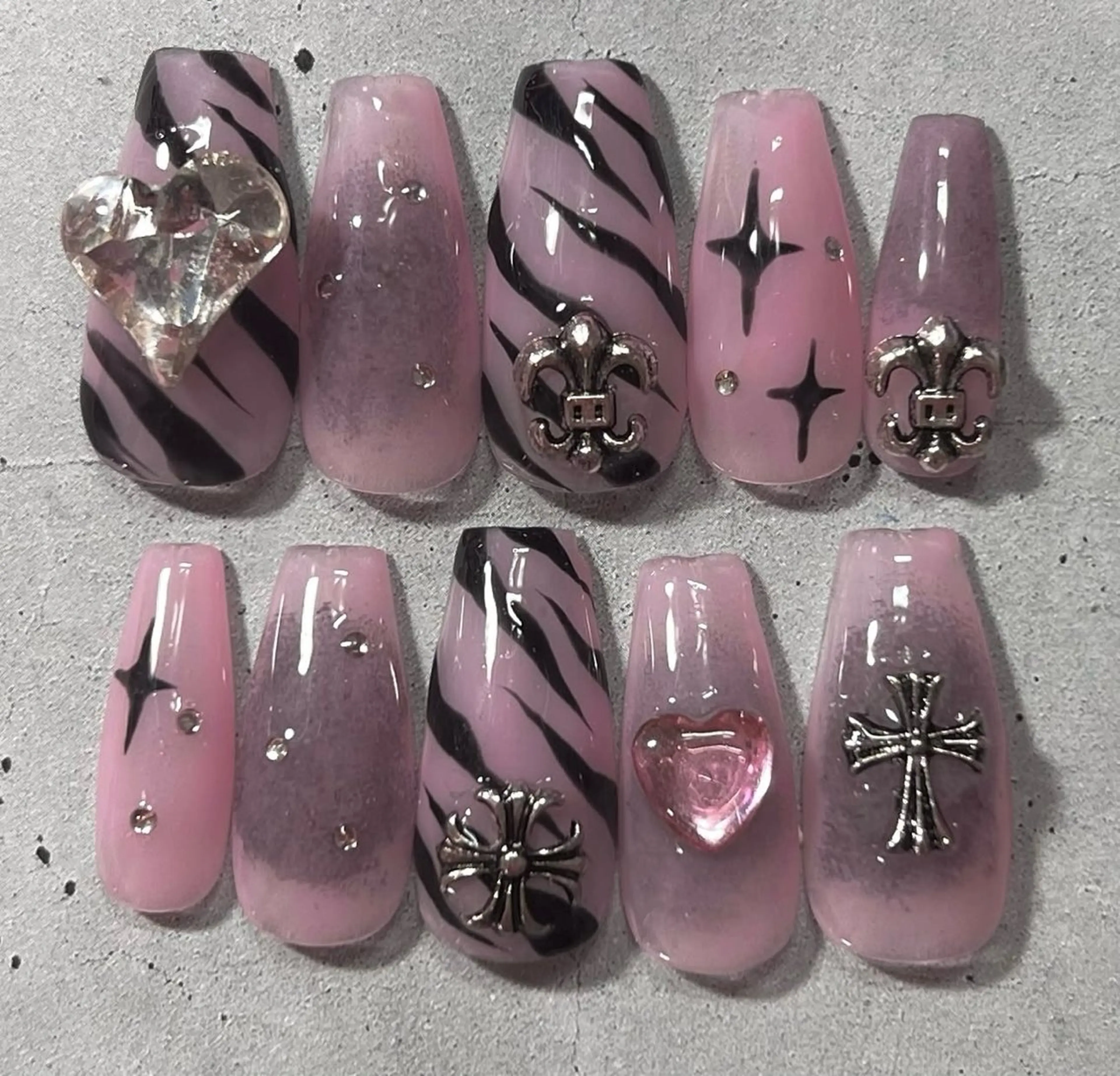 ネイル グラデーション キラキラネイル ワンカラーネイル 冬ネイル Jenn Nail Salonのネイルデザイン