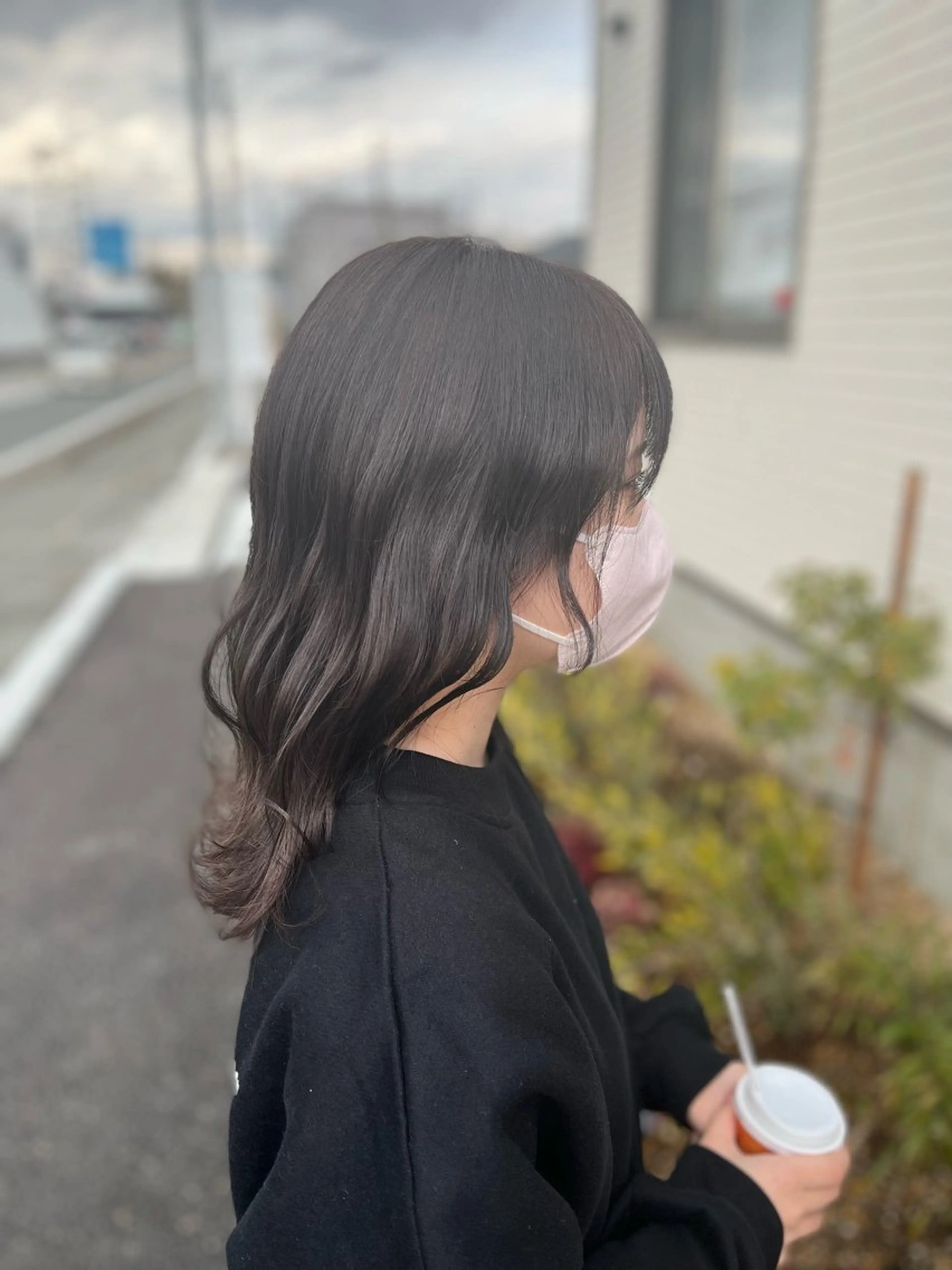 セミロング アッシュ ヘアカラー 堀口 彩佳のヘアスタイル