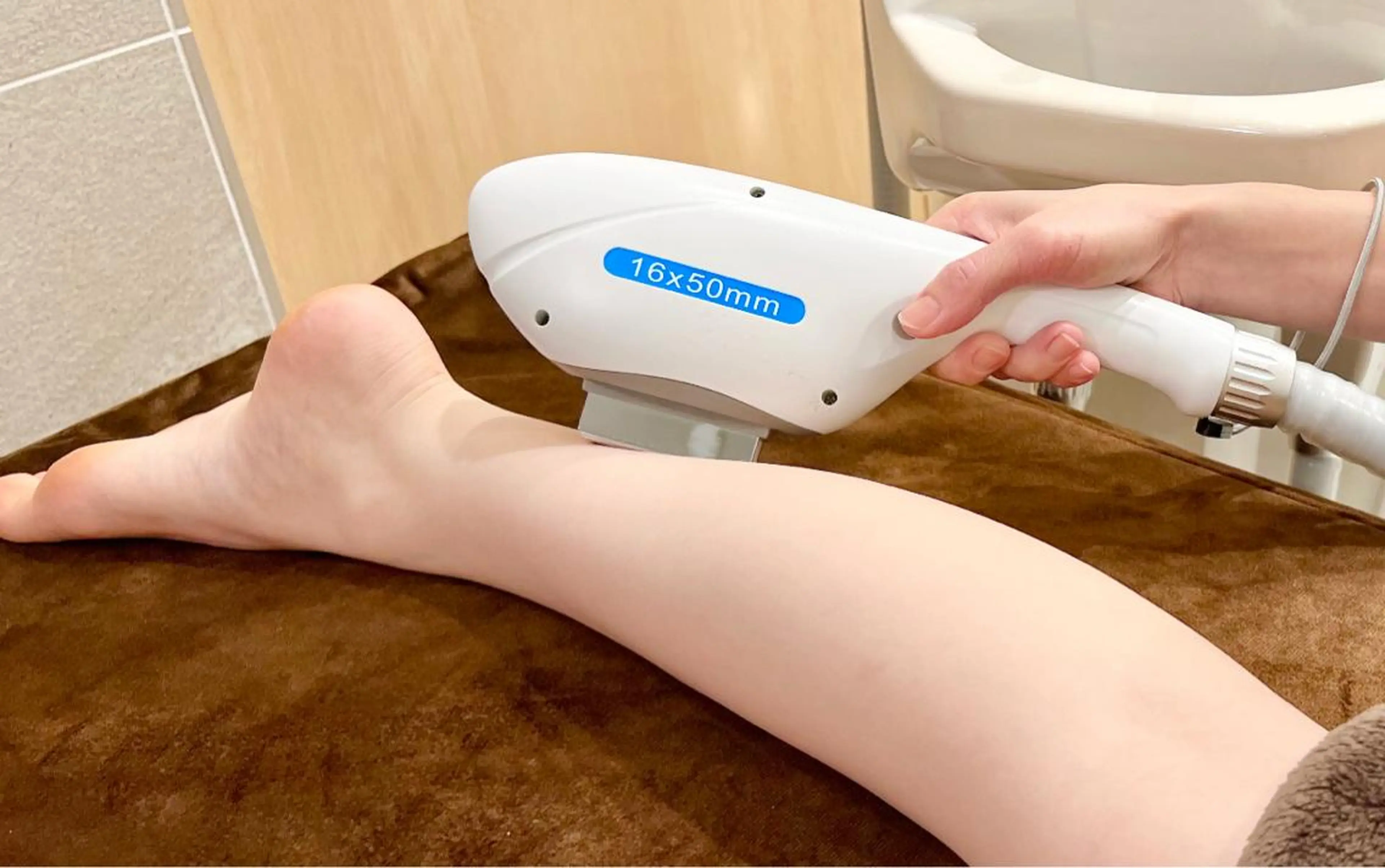 【脚脱毛】足指・足甲・太ももの付け根まで(表裏)◎お好きな美容液をイオン導入でツルすべ美肌💎の写真