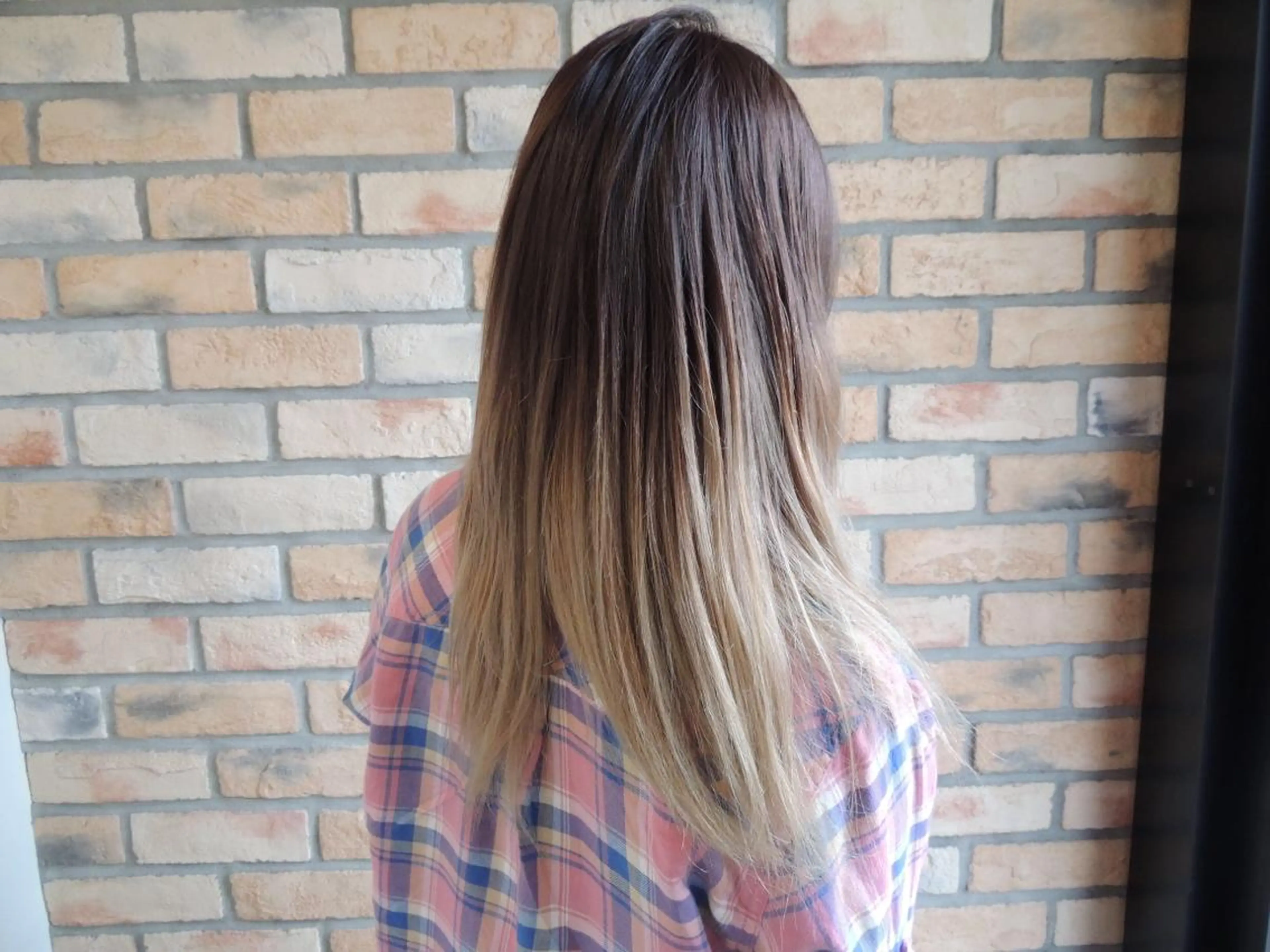 セミロング カラー アッシュ ブリーチ グラデーションカラー DISCOHAIRsanc（ルジャルダン町田）所属・烏山 達也のヘアスタイル