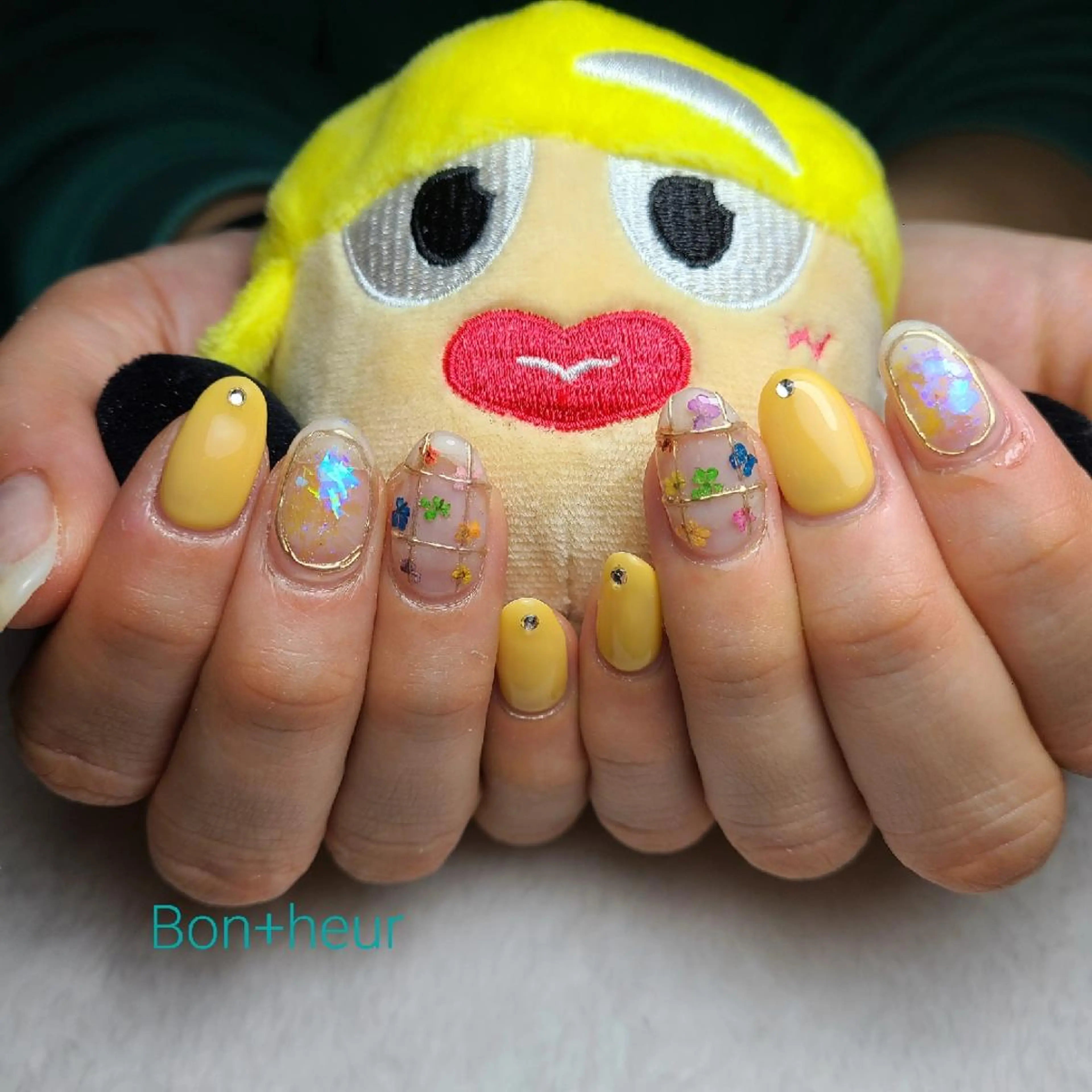 ネイル フラワーネイル ジェルネイル ワンカラーネイル 春ネイル 黄色 宮口 紗子のネイルデザイン