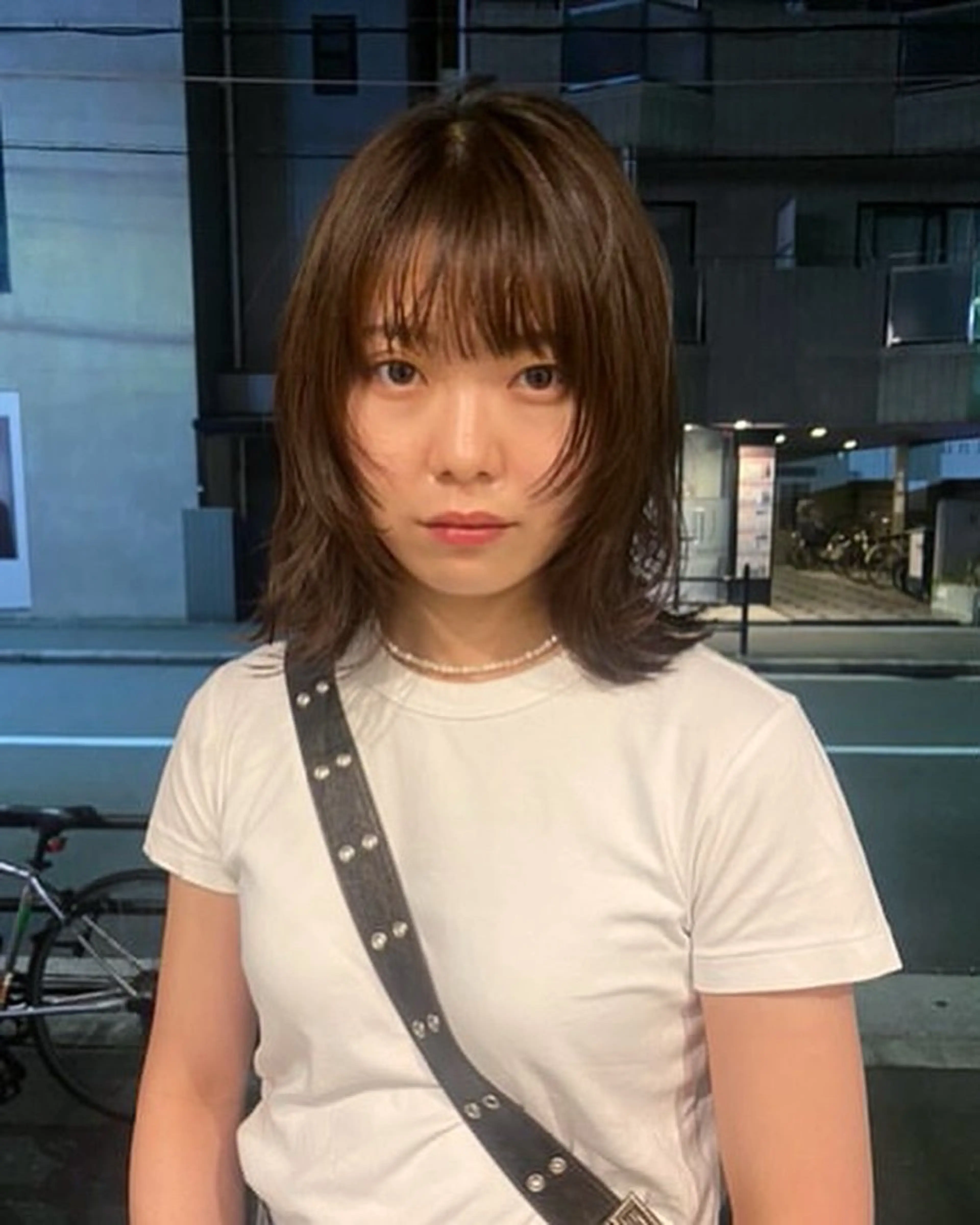 ミディアム hen所属・心斎橋/レイヤー/ ブリーチ/モエのヘアスタイル