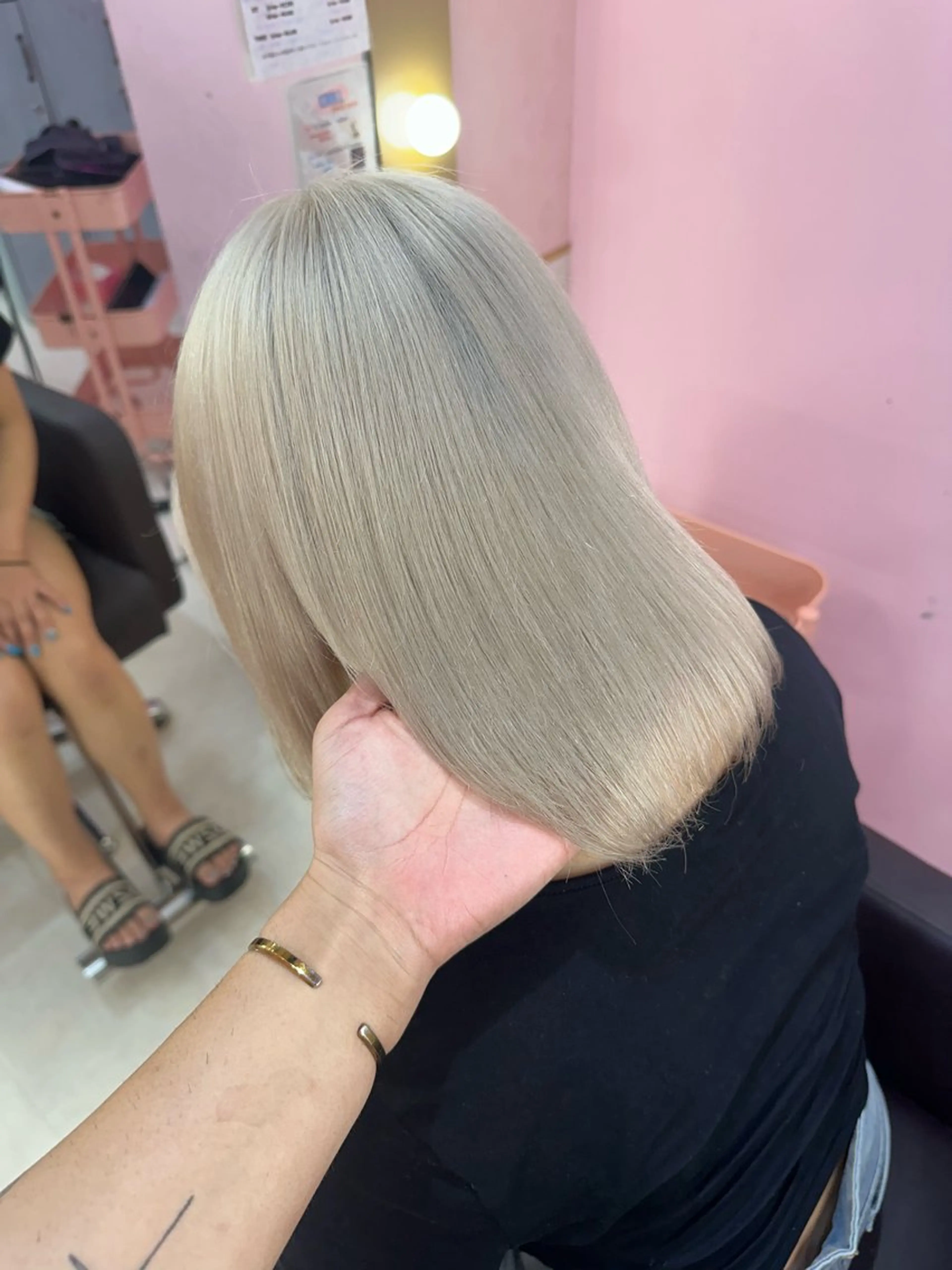 セミロング カラー ヘアカラー トリートメント ブリーチ人気No.1 MANATO🎨🌈のヘアスタイル