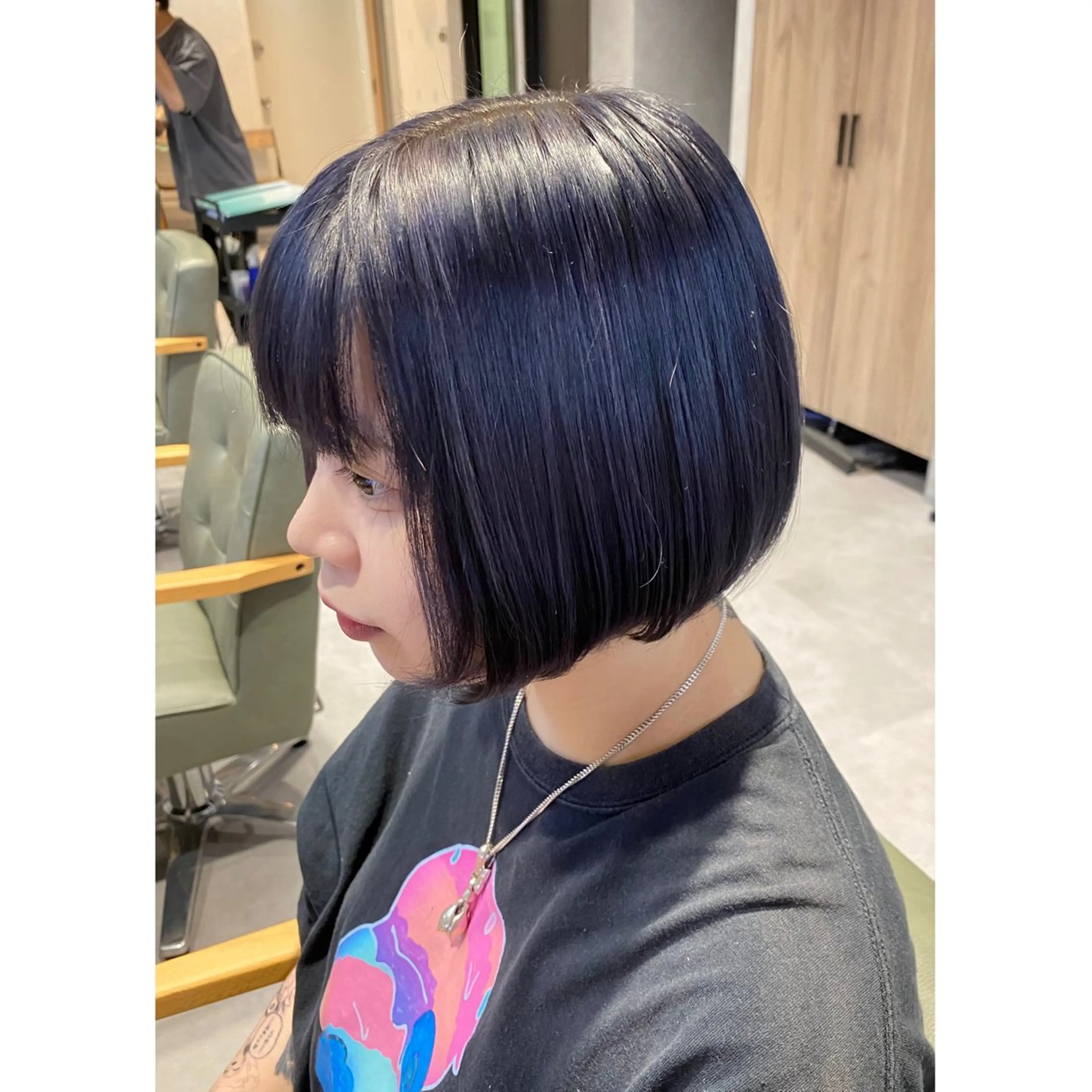 ショート カラー ヘアアレンジ ブリーチ ディープラベンダー ラベンダーカラー カット ヘアカラー 小國 綾かのヘアスタイル