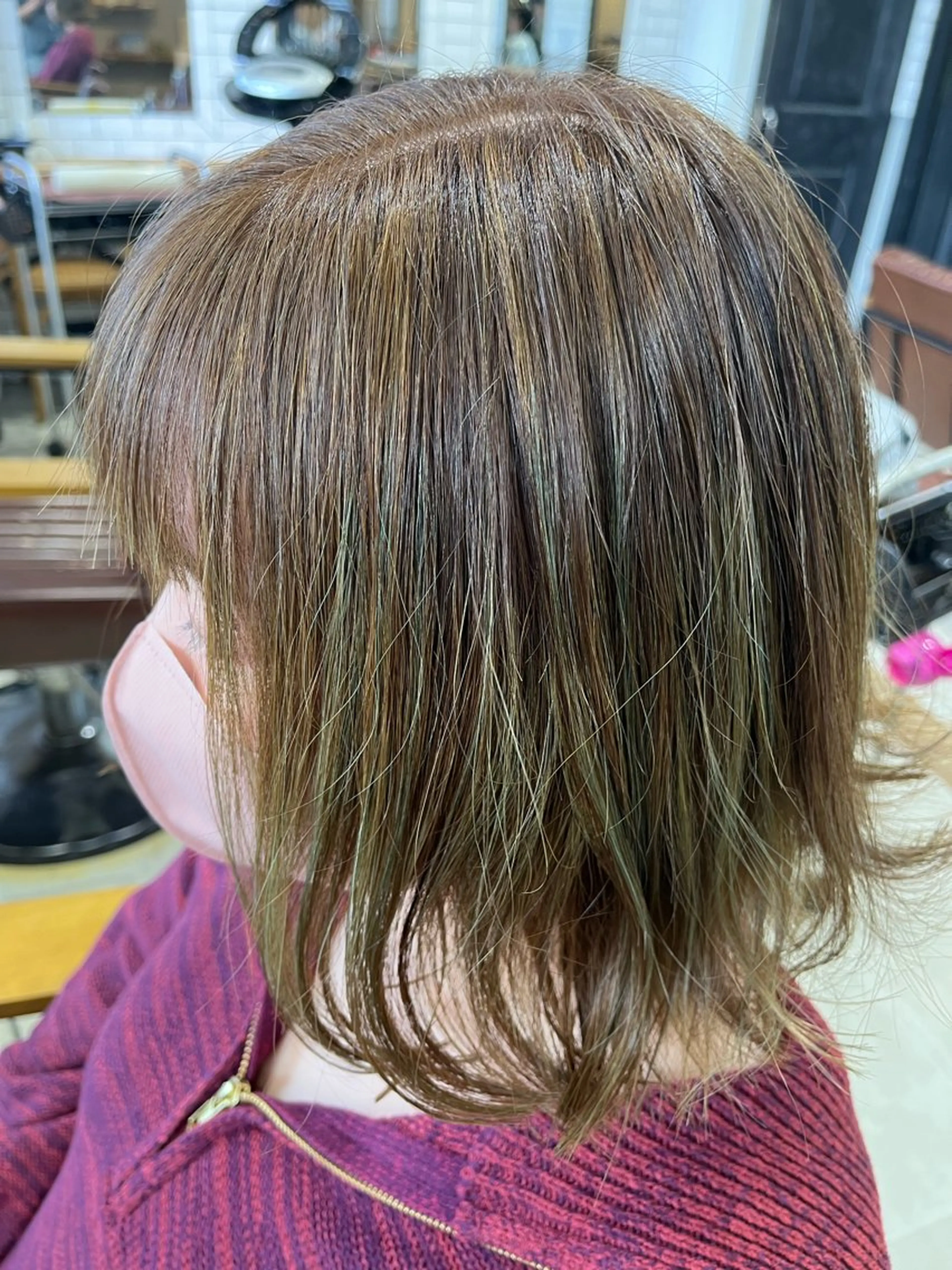 ミディアム カラー 切りっぱなしボブ ハイライトカラー ボブ ハイライト 外ハネヘア Yanagi Yのヘアスタイル