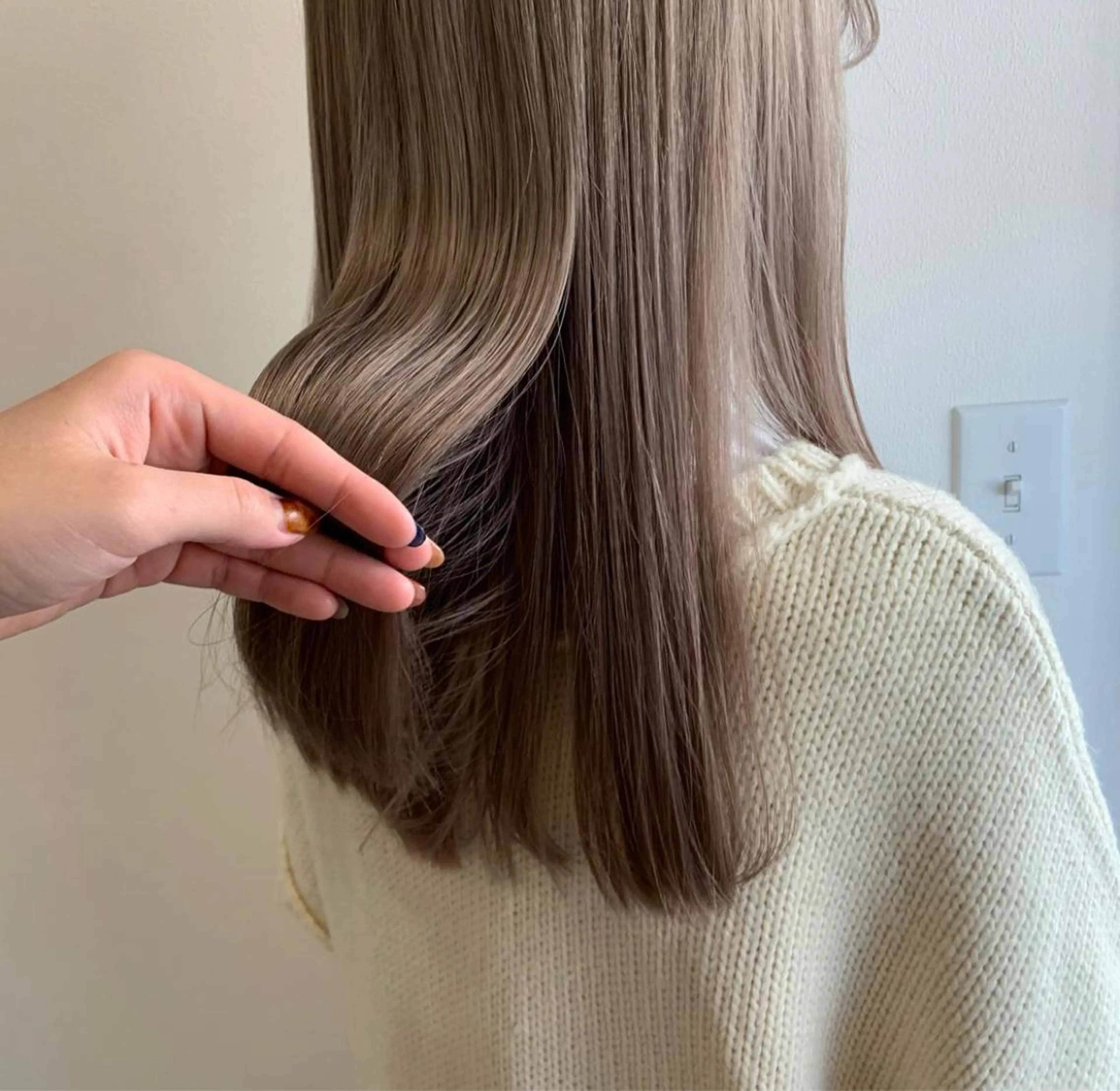 カラー トリートメント MIU/ルーツカラー 顔まわりレイヤーのヘアスタイル