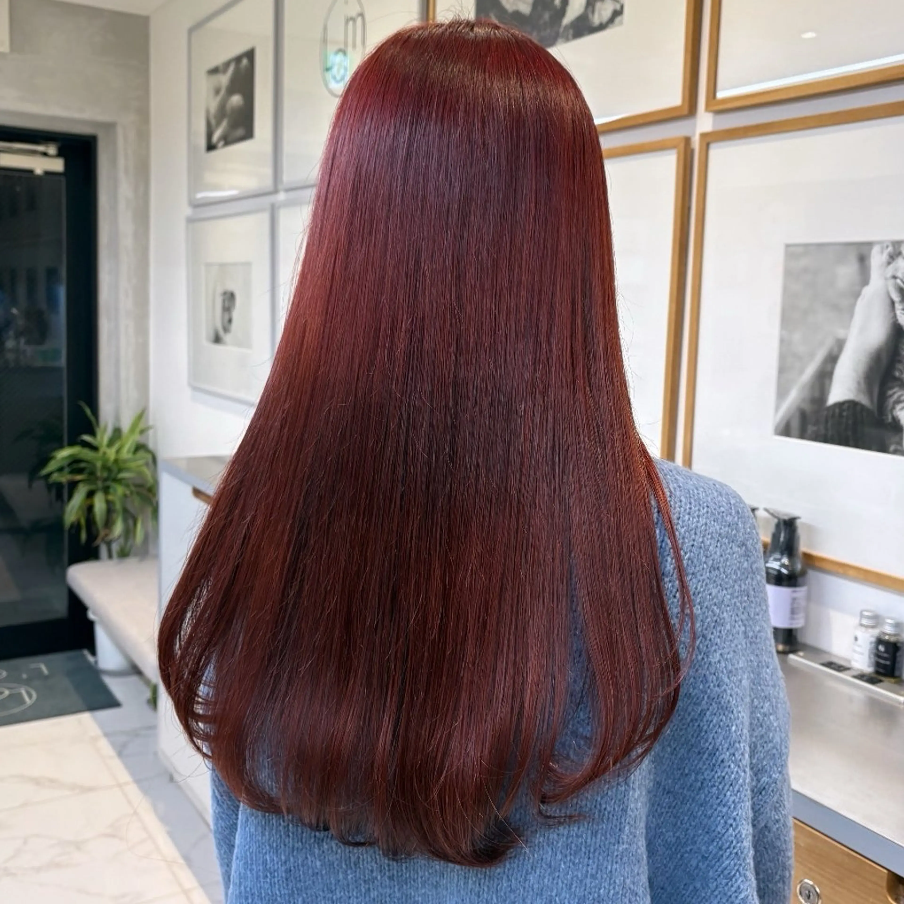 ロング カラー ボルドーカラー ブラウンカラー レッドカラー レッドブラウン ヘアカラー トリートメント ヘッドスパ ヘアセット カジュアルを女っぽく 𝗮𝘆𝗮𝗰𝗼のヘアスタイル