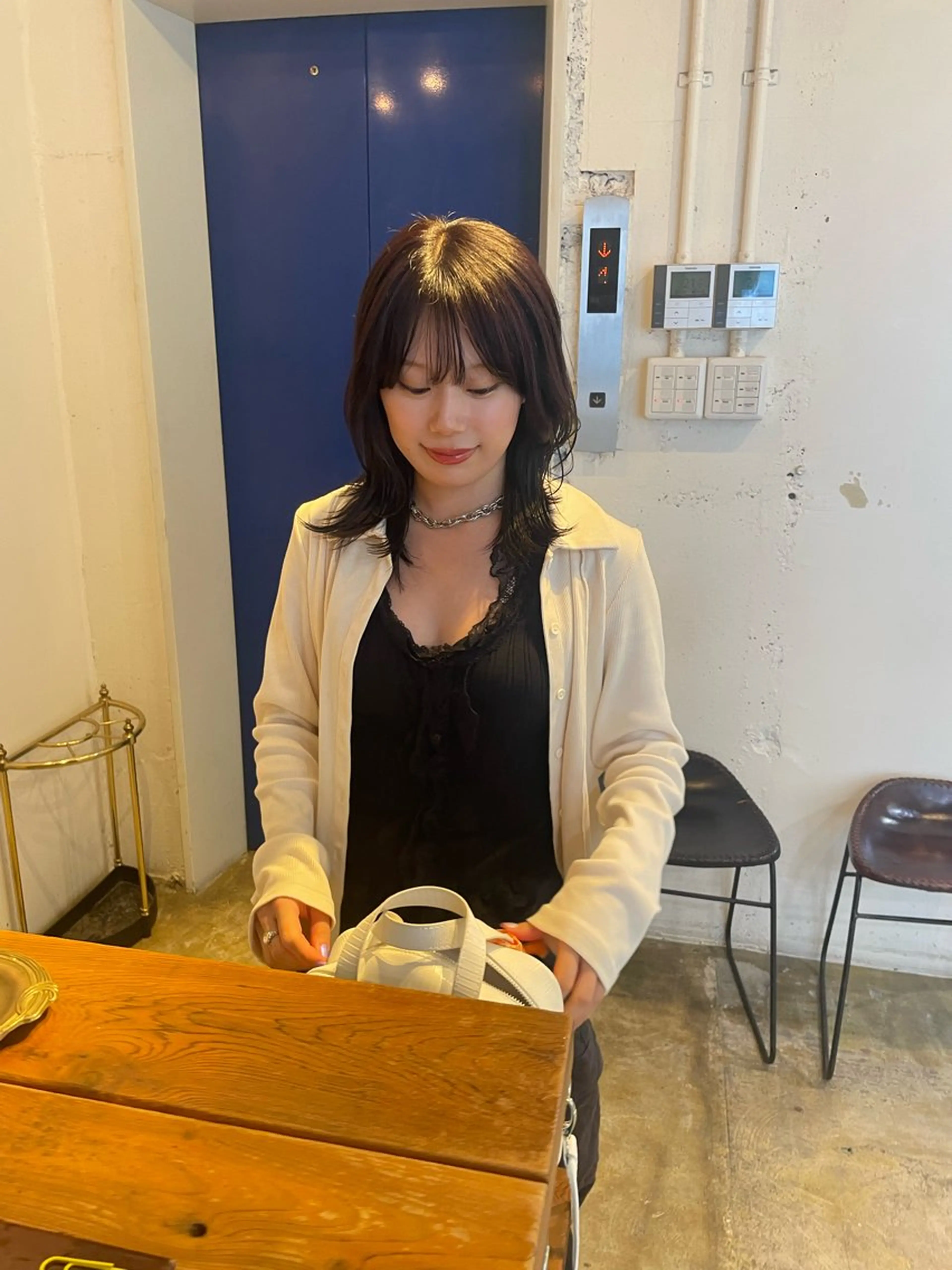 ミディアム カラー MIOベージュカラー 柔らかいカラーのヘアスタイル