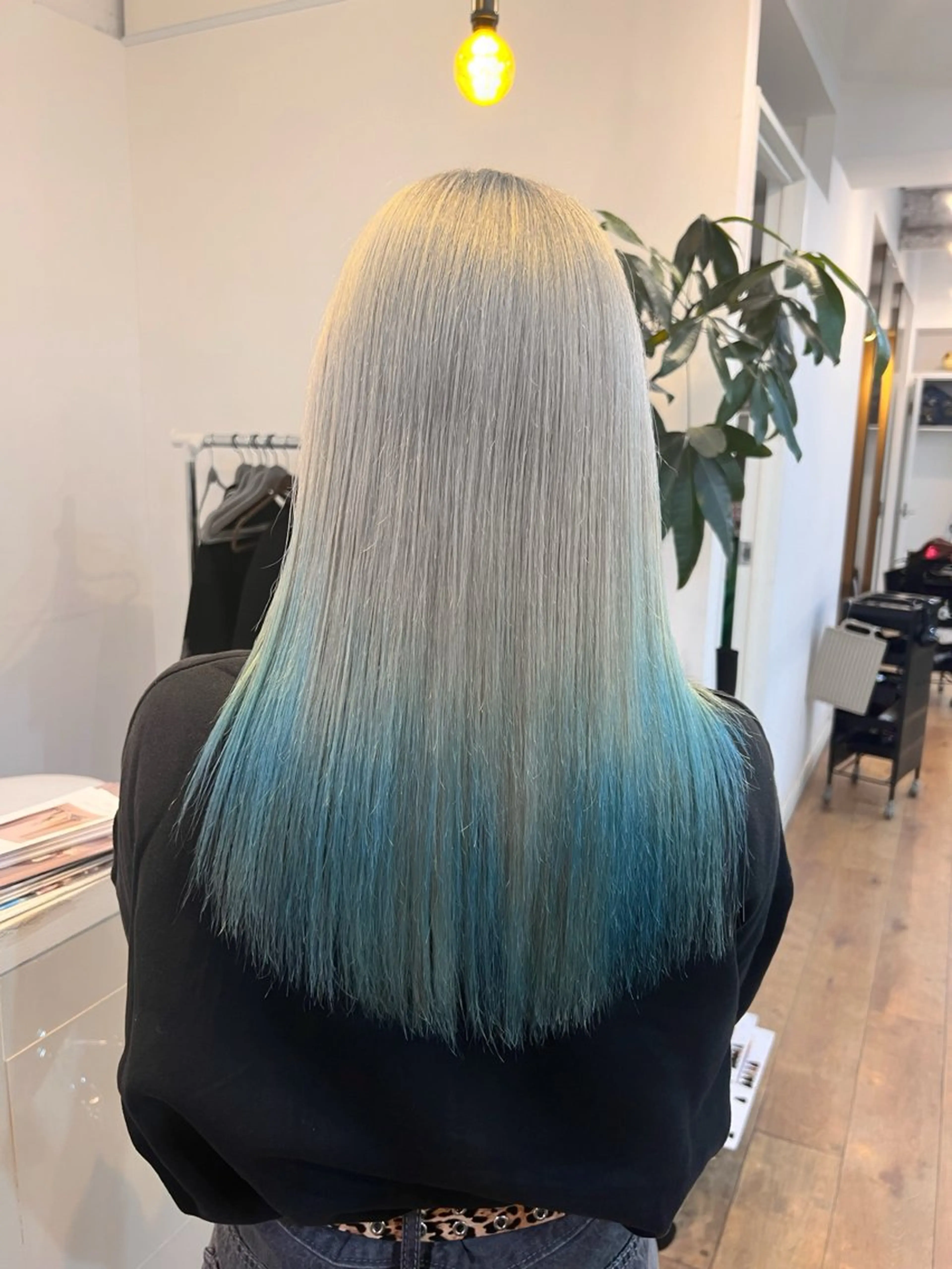 ロング カラー ブルーカラー グラデーションカラー シルバー ホワイトシルバー 難波ブリーチカラー ⭐︎瀬尾拓充のヘアスタイル