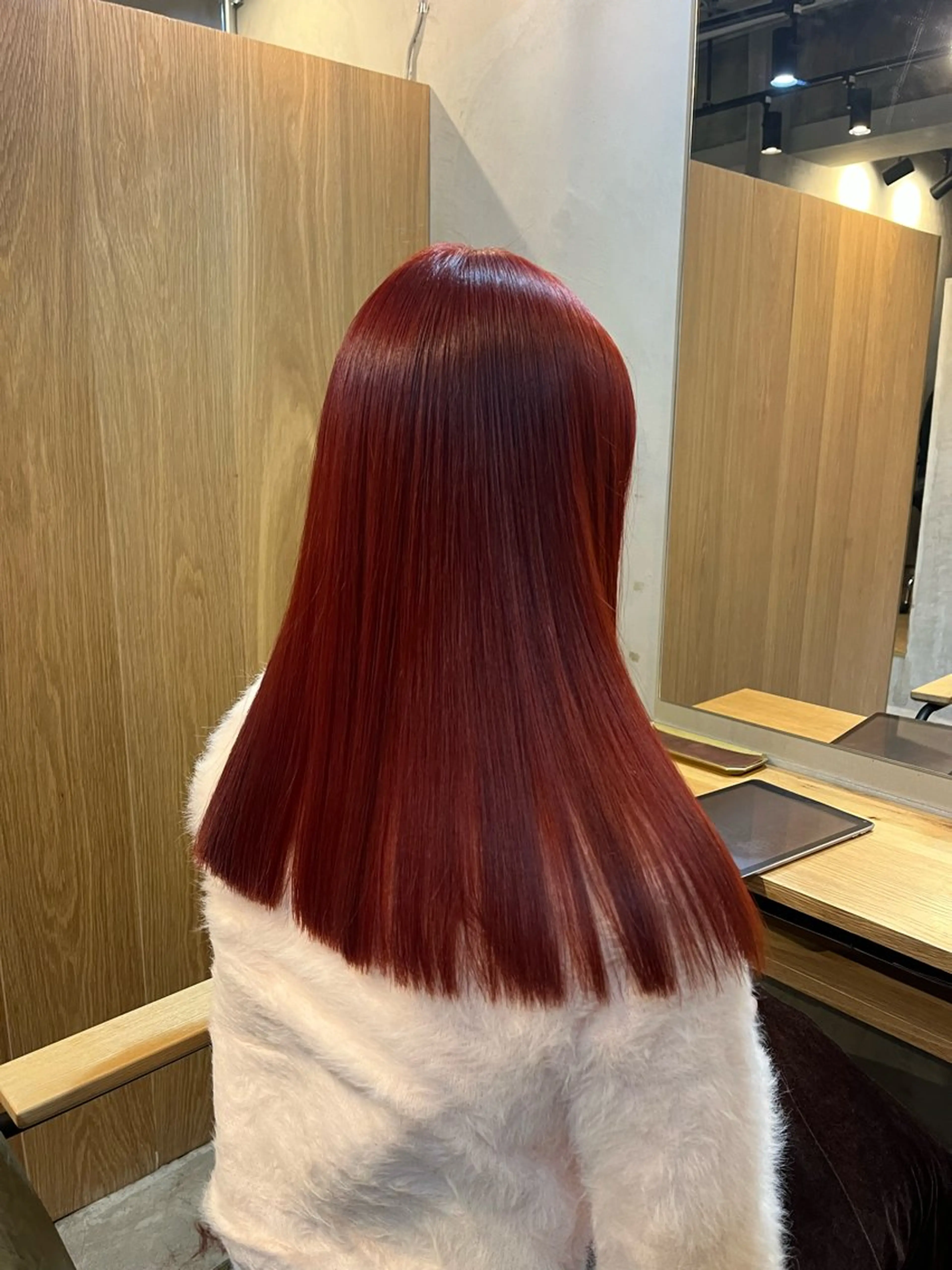 ロング カット ヘアカラー 韓国風前髪顔周り バーバーakaneのヘアスタイル