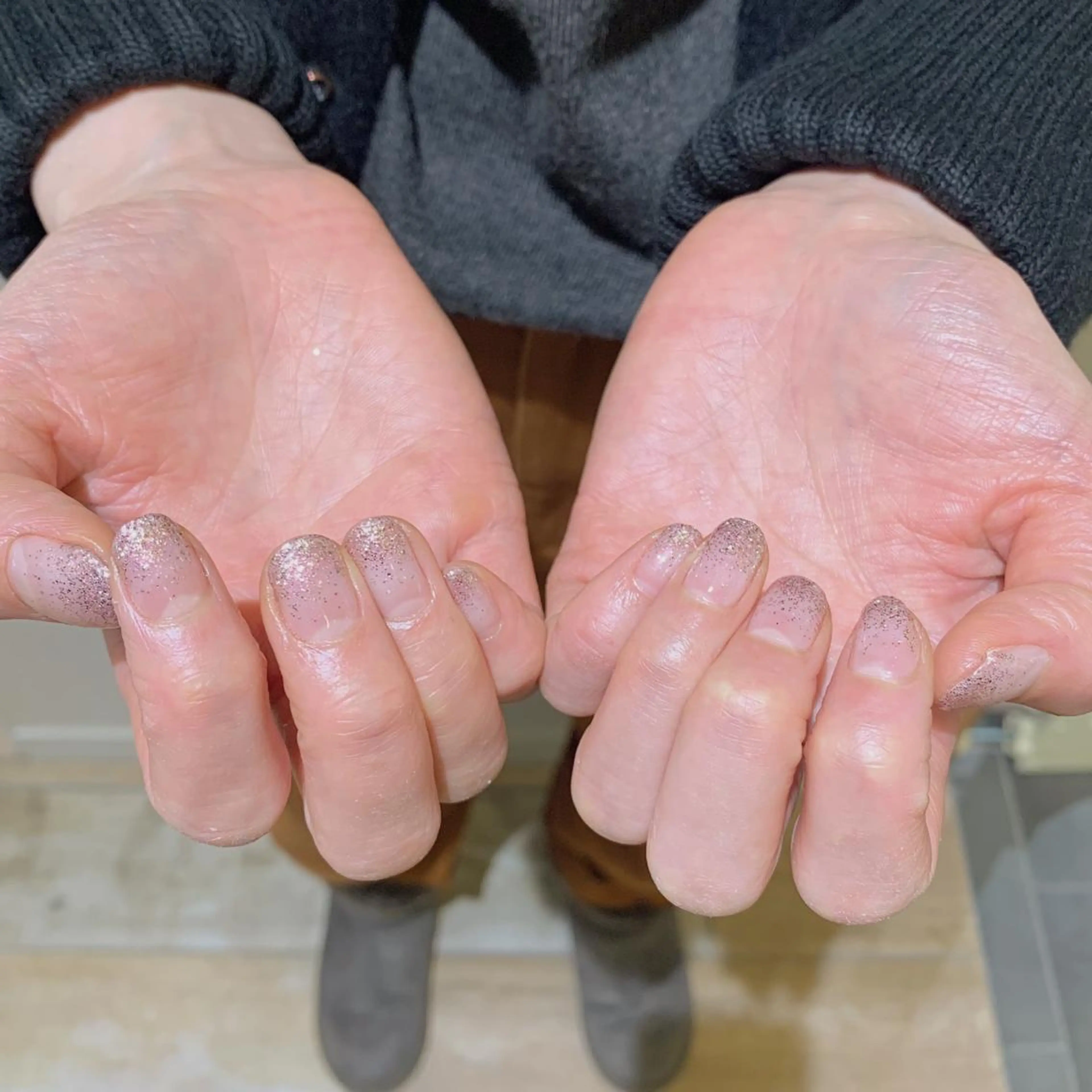 ネイル ジェルネイル グラデーション ラメ(グリッター) ラメグラデーション パラジェル 鈴木 里奈のネイルデザイン