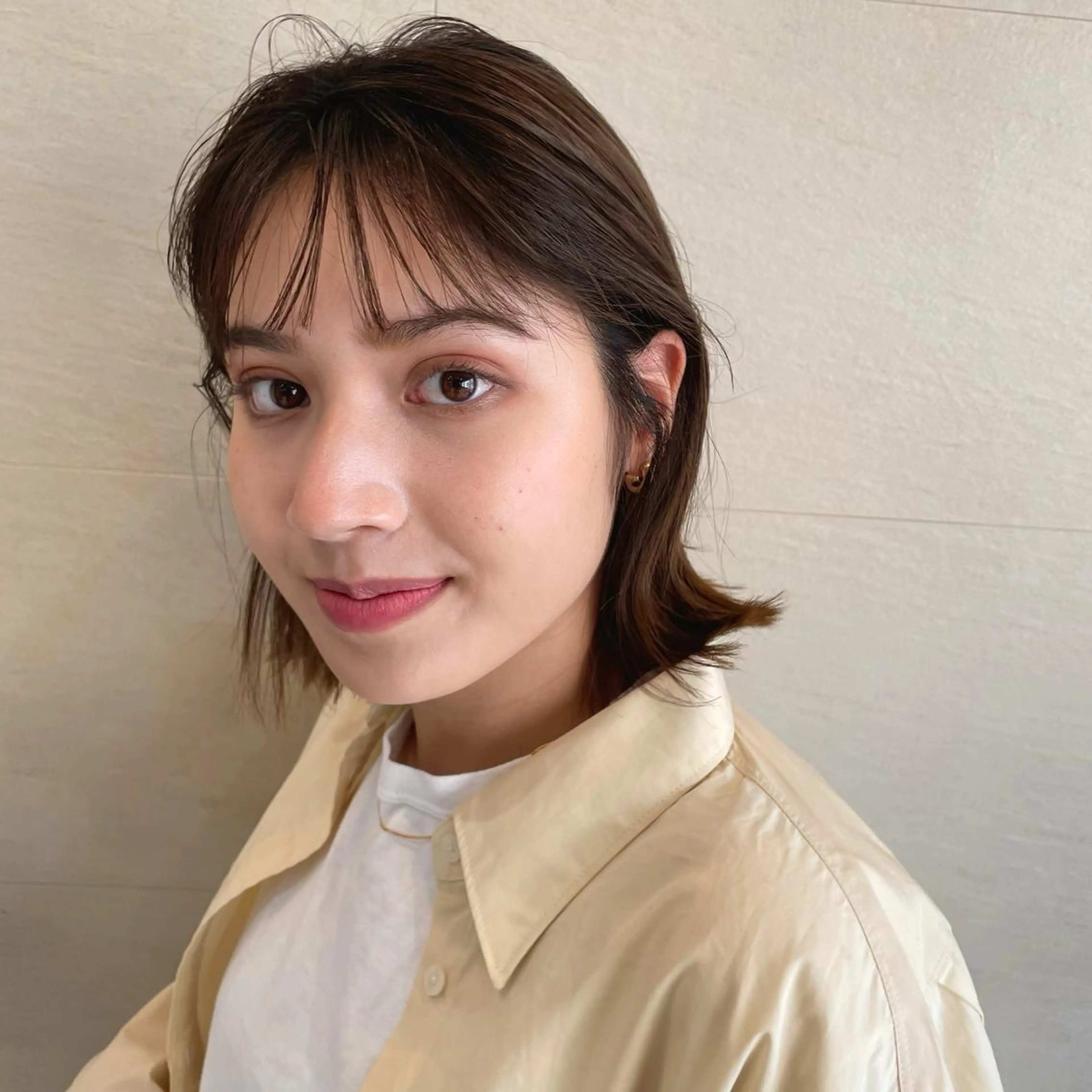 ミディアム シースルーバング 外ハネヘア 縮毛矯正 トリートメント 酸性ストレート ボブ/ミディアム 親しみやすさ/さくらのヘアスタイル