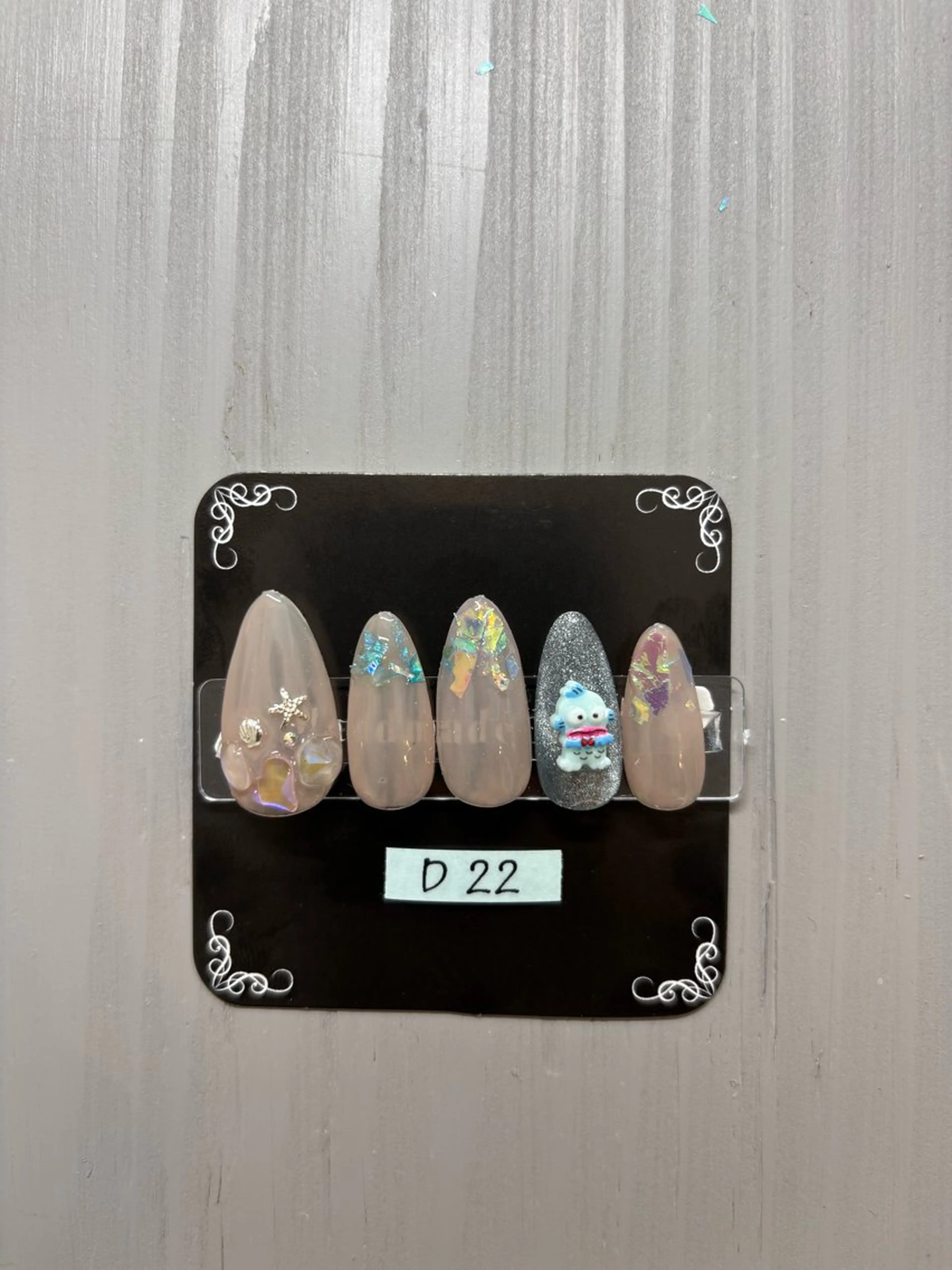 限定デザインネイルD22(オフ込み)の写真