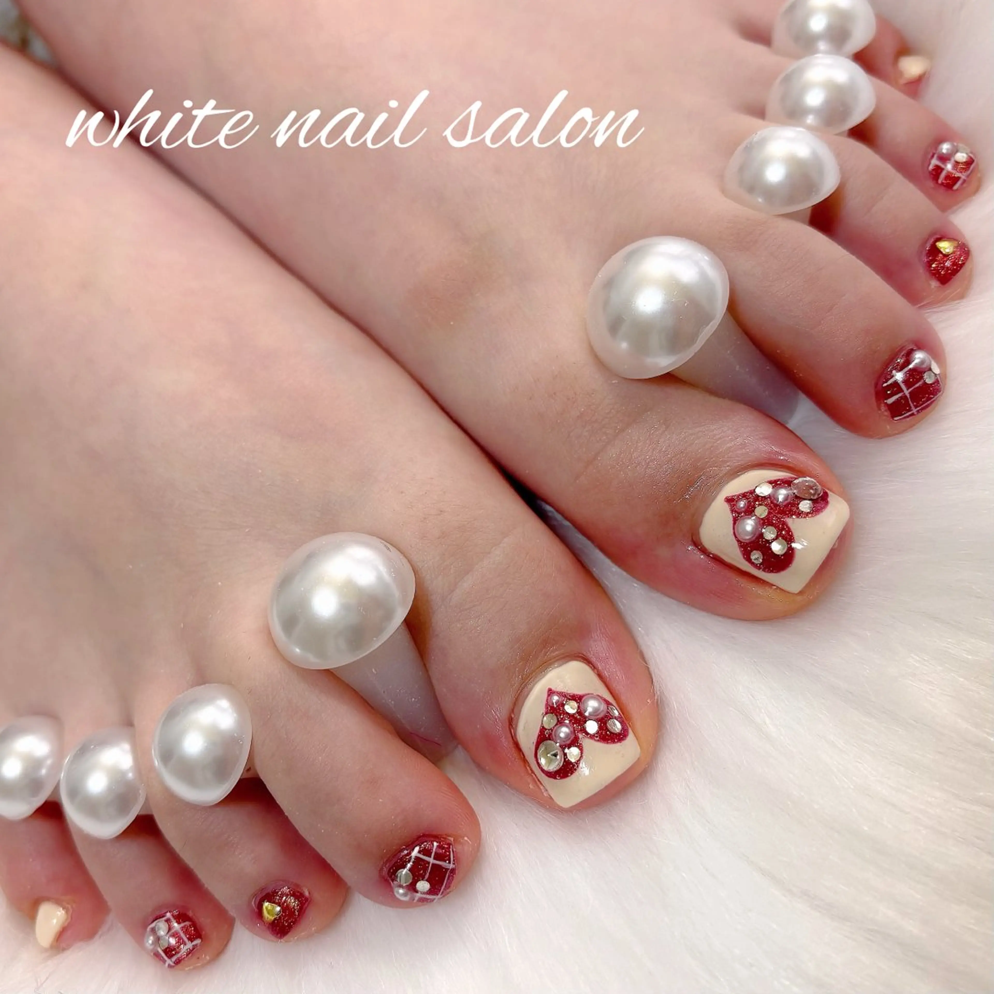 ネイル フットネイル ラメ(グリッター) フットネイル white nail salonのネイルデザイン