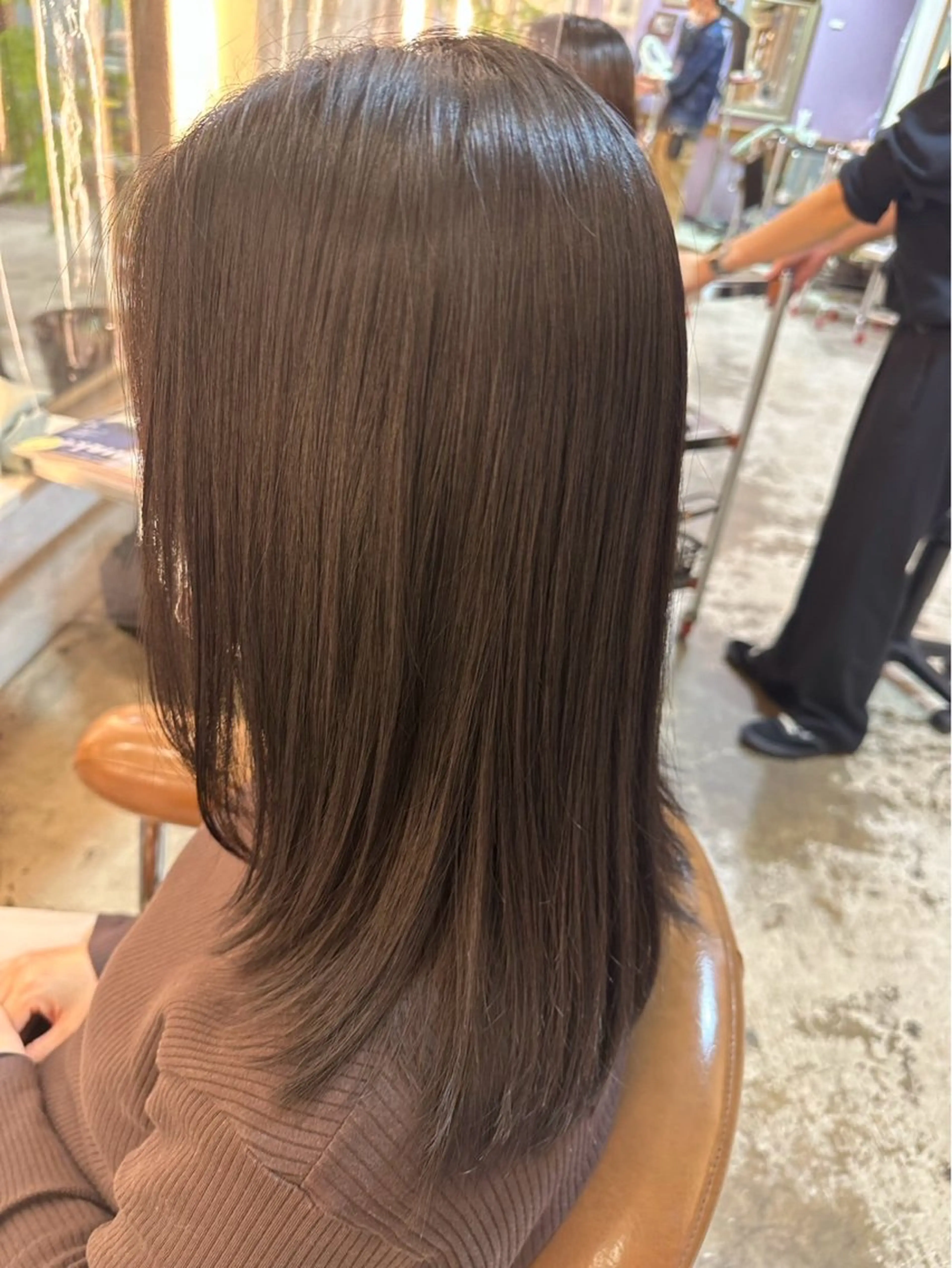 セミロング タツキ／レイヤー／ パーマ／艶カラーのヘアスタイル