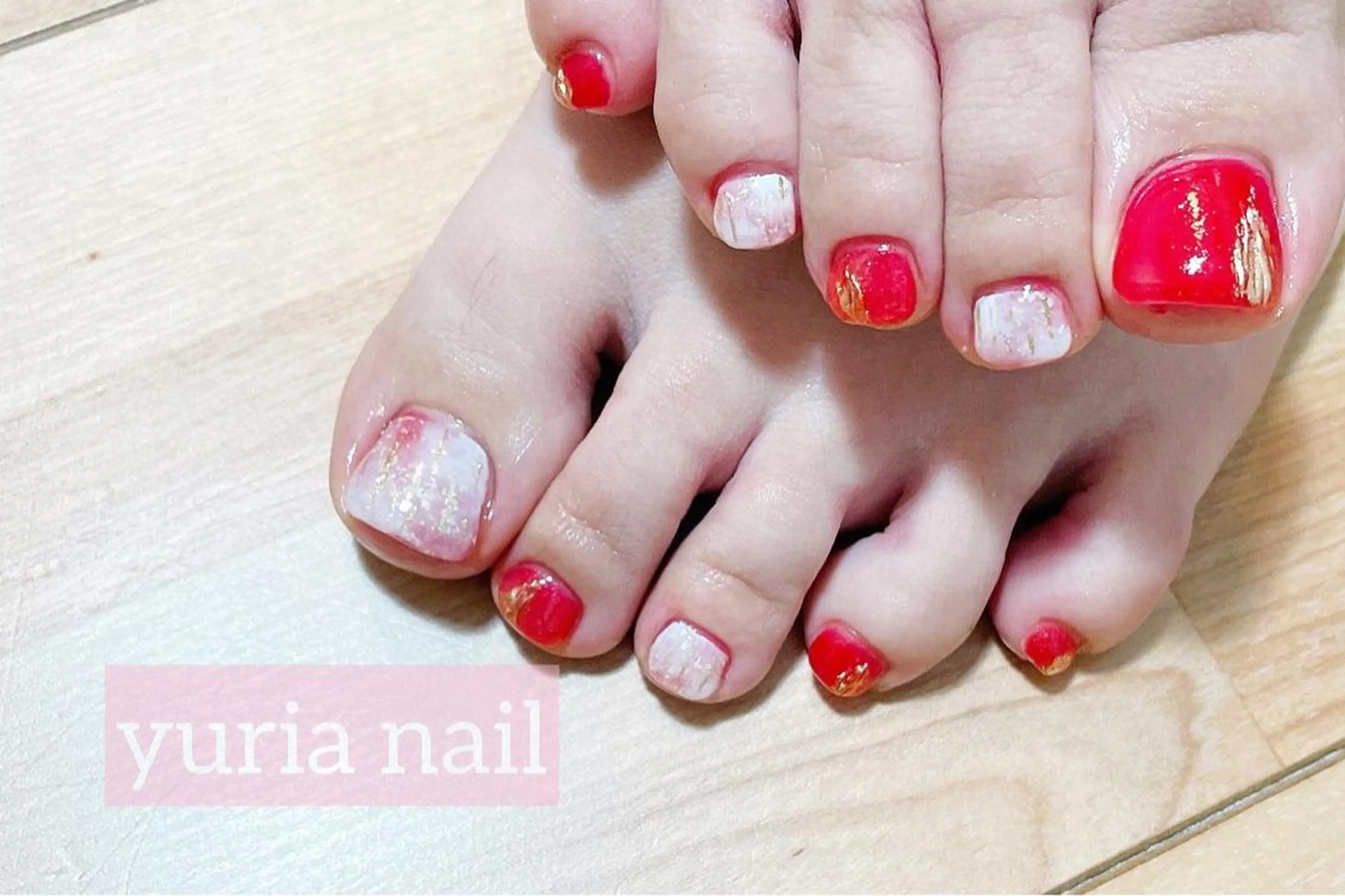 ネイル フットネイル ジェルネイル ニュアンスネイル 赤色 小林 ゆりあのネイルデザイン
