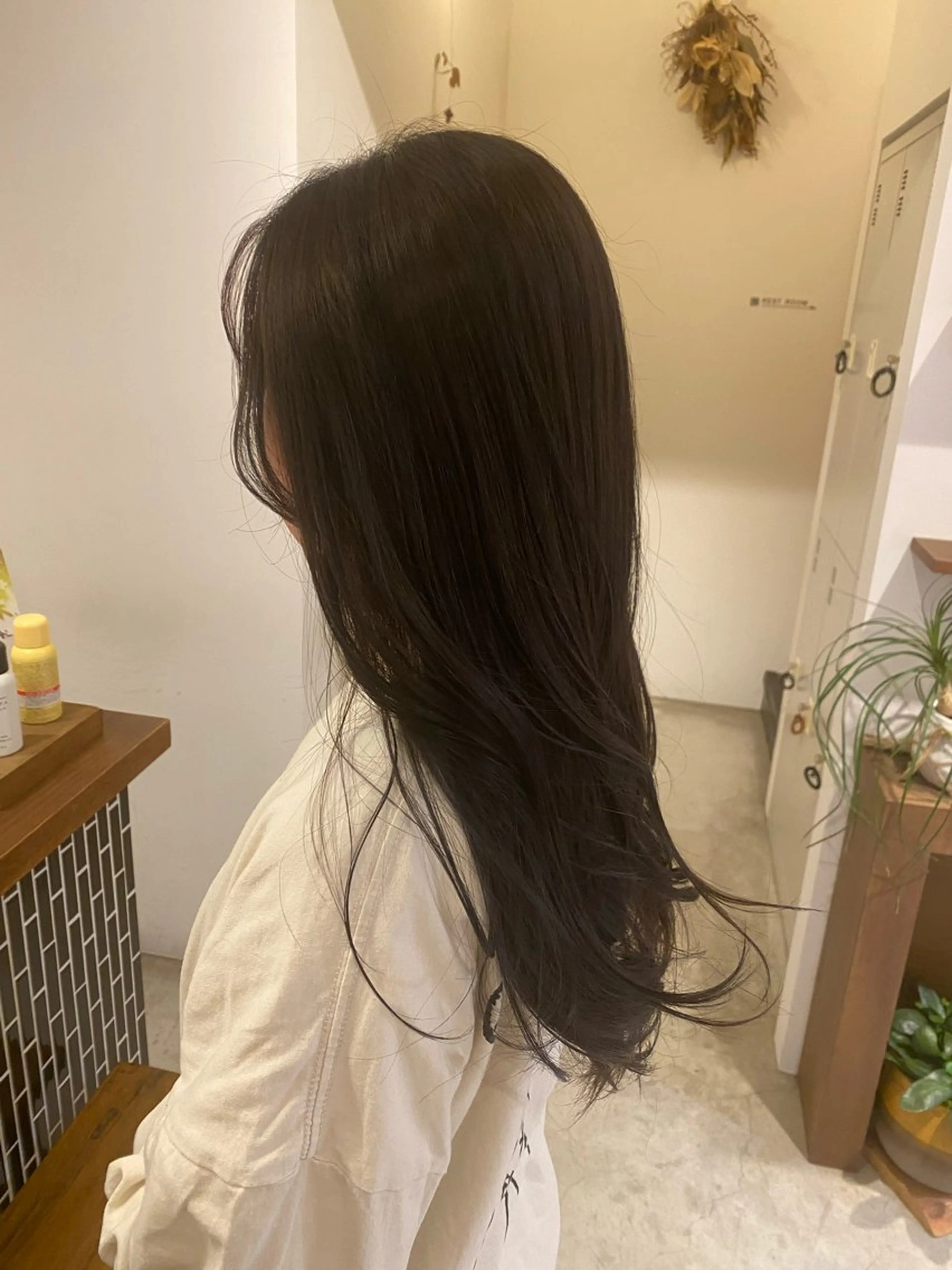 カラー dress nanamiのヘアスタイル