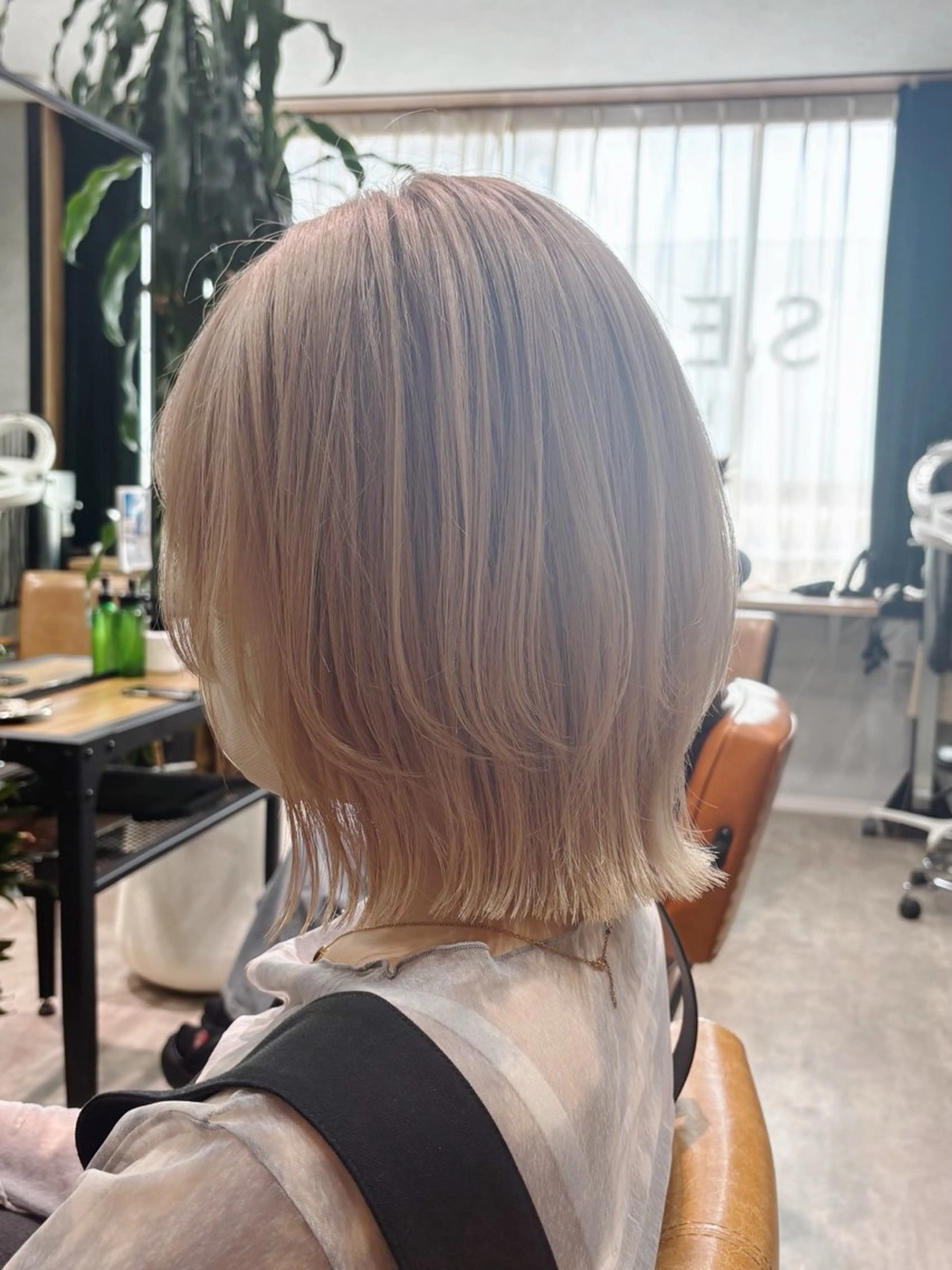 ミディアム カラー ﾔﾏｼﾀ ﾘﾘのヘアスタイル