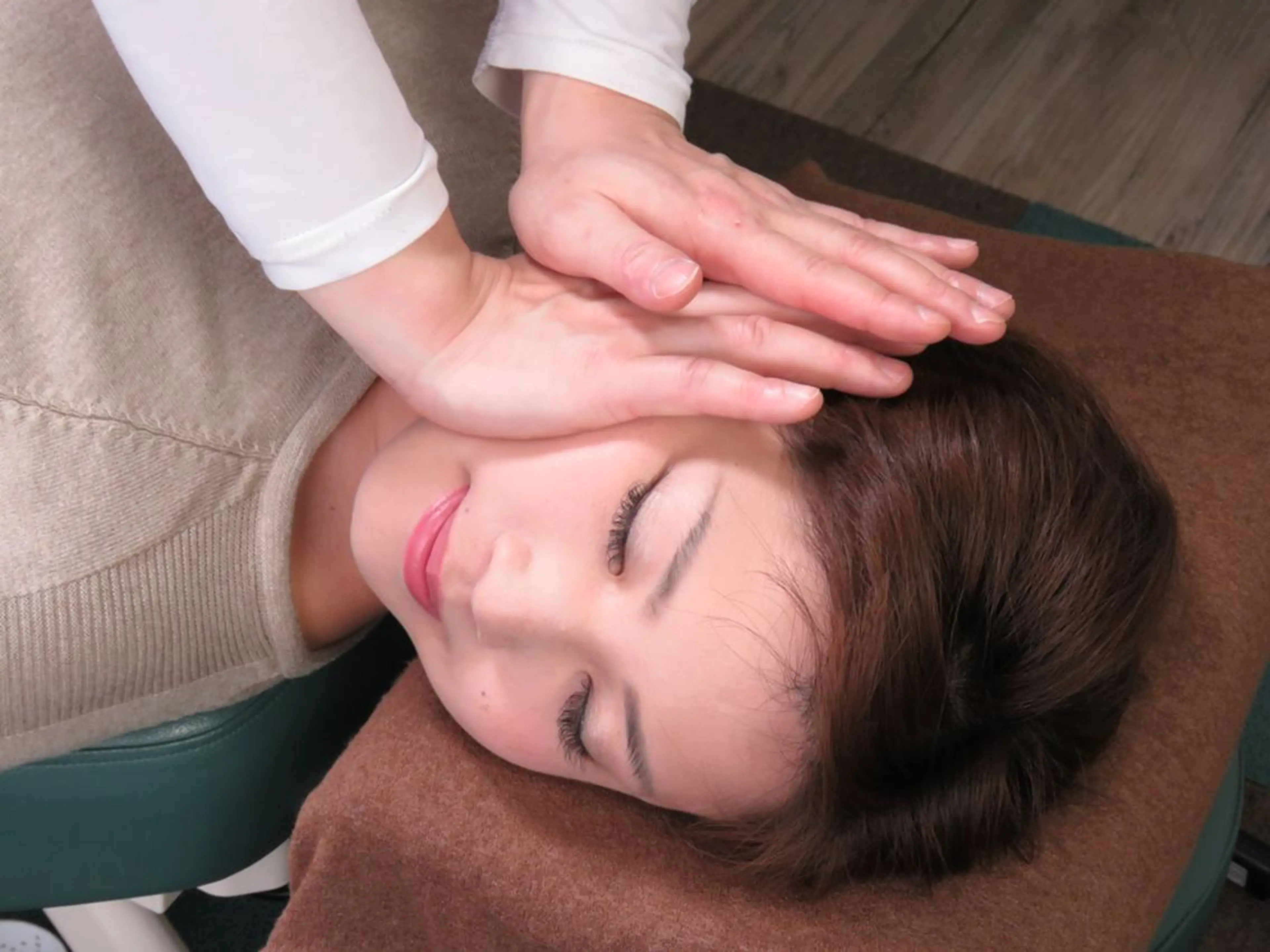 【初回500円引き🎶】小顔・頭蓋骨調整コース 50分　*⃣顔のむくみやたるみが気になる方👩の写真