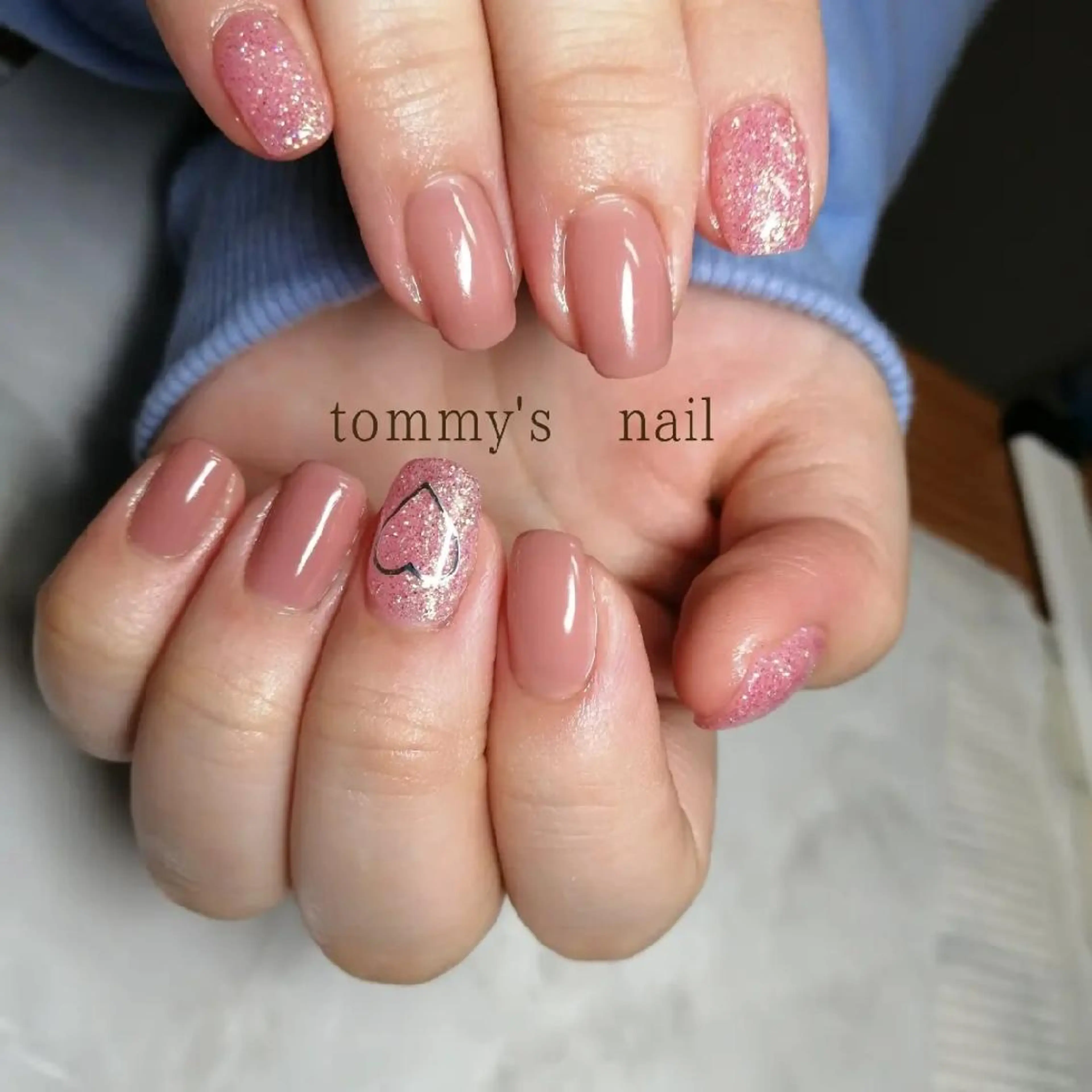 ネイル アートネイル フットネイル ジェルネイル ハート ラメ(グリッター) ハンドネイル tommy's nail所属・福岡/若よもぎ蒸し 全身美容が叶うサロンのネイルデザイン