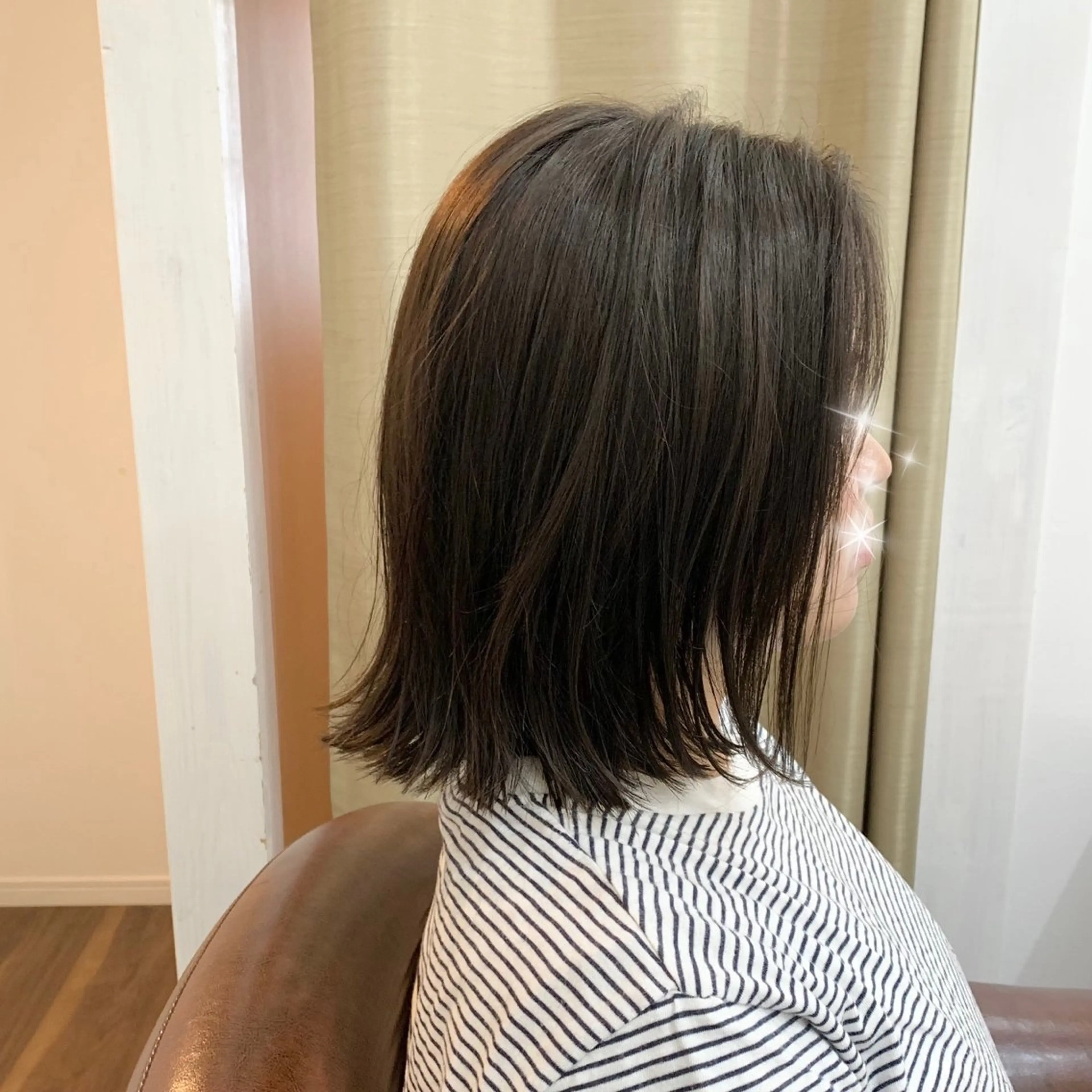 ミディアム カラー アッシュ 外ハネヘア elua kanekoのマツエク・マツパデザイン