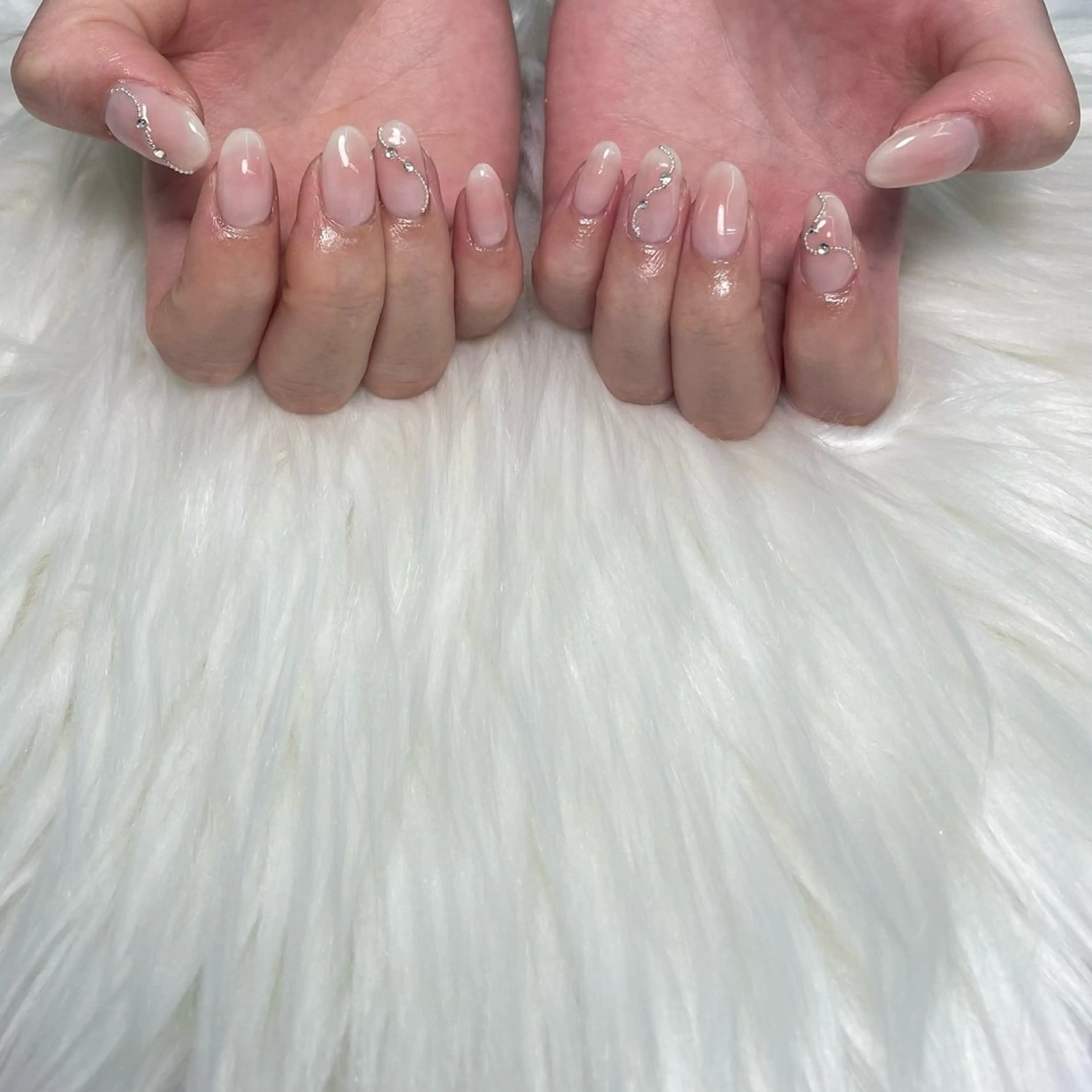 ネイル オフィスネイル シンプルネイル ストーンネイル ハンドネイル Queen Stella所属・Quee Stllaのネイルデザイン