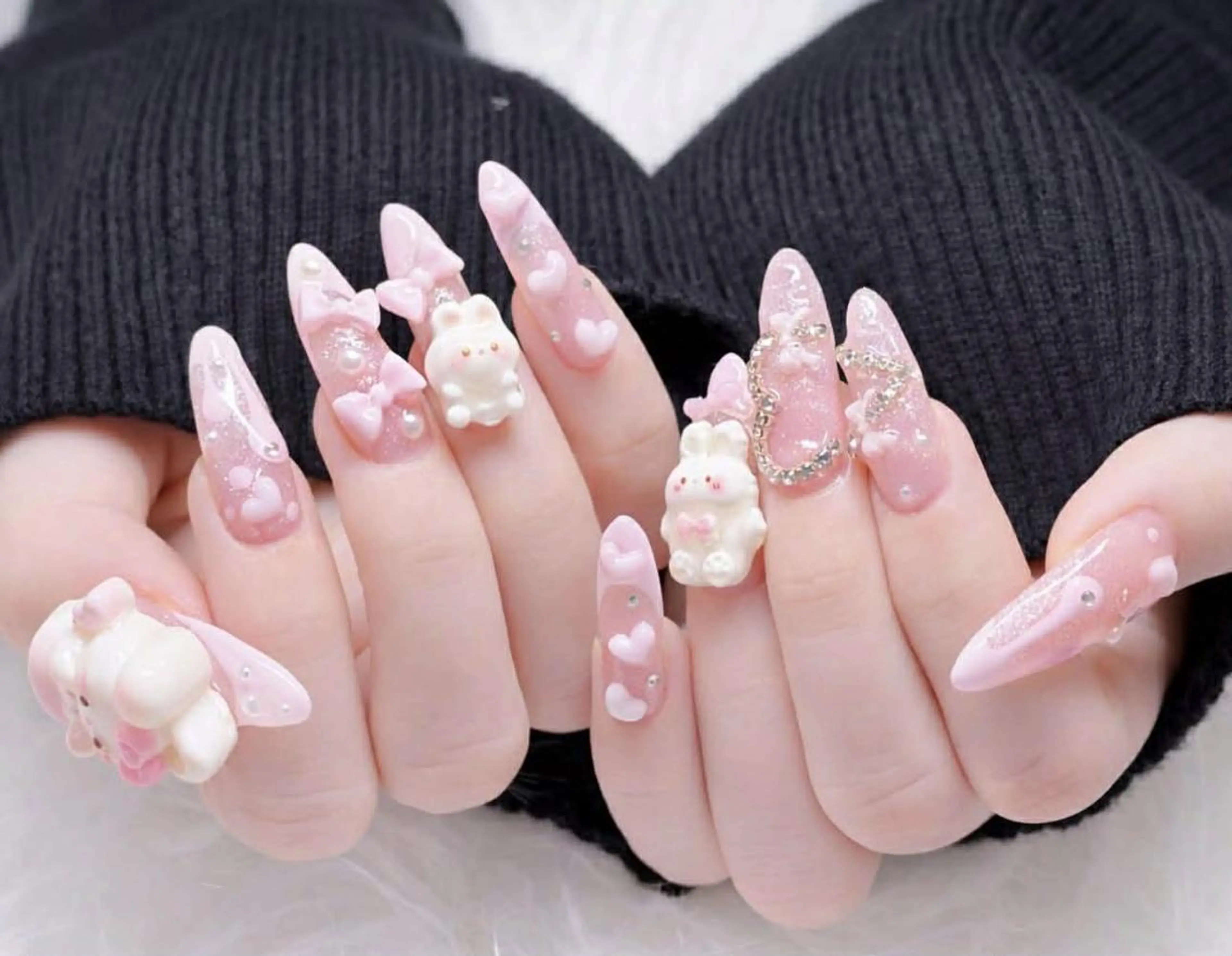 ロング カラー ベージュカラー グラデーションカラー ピンクカラー 韓国風ヘア ハンドネイル Bling Salonのネイルデザイン