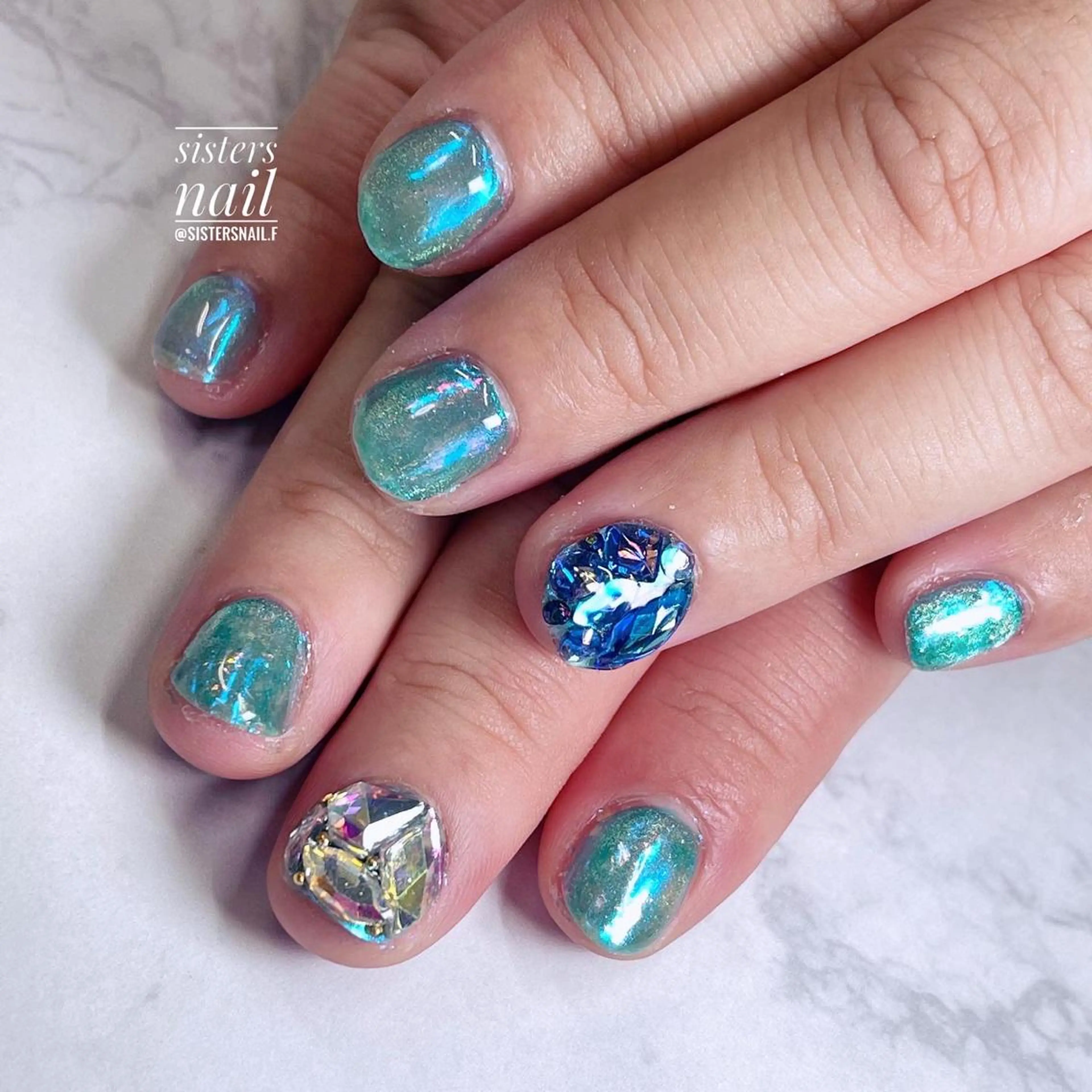 ネイル アートネイル オーロラネイル ブルー 氷ネイル・うるうるネイル キラキラネイル sisters nail.fのネイルデザイン