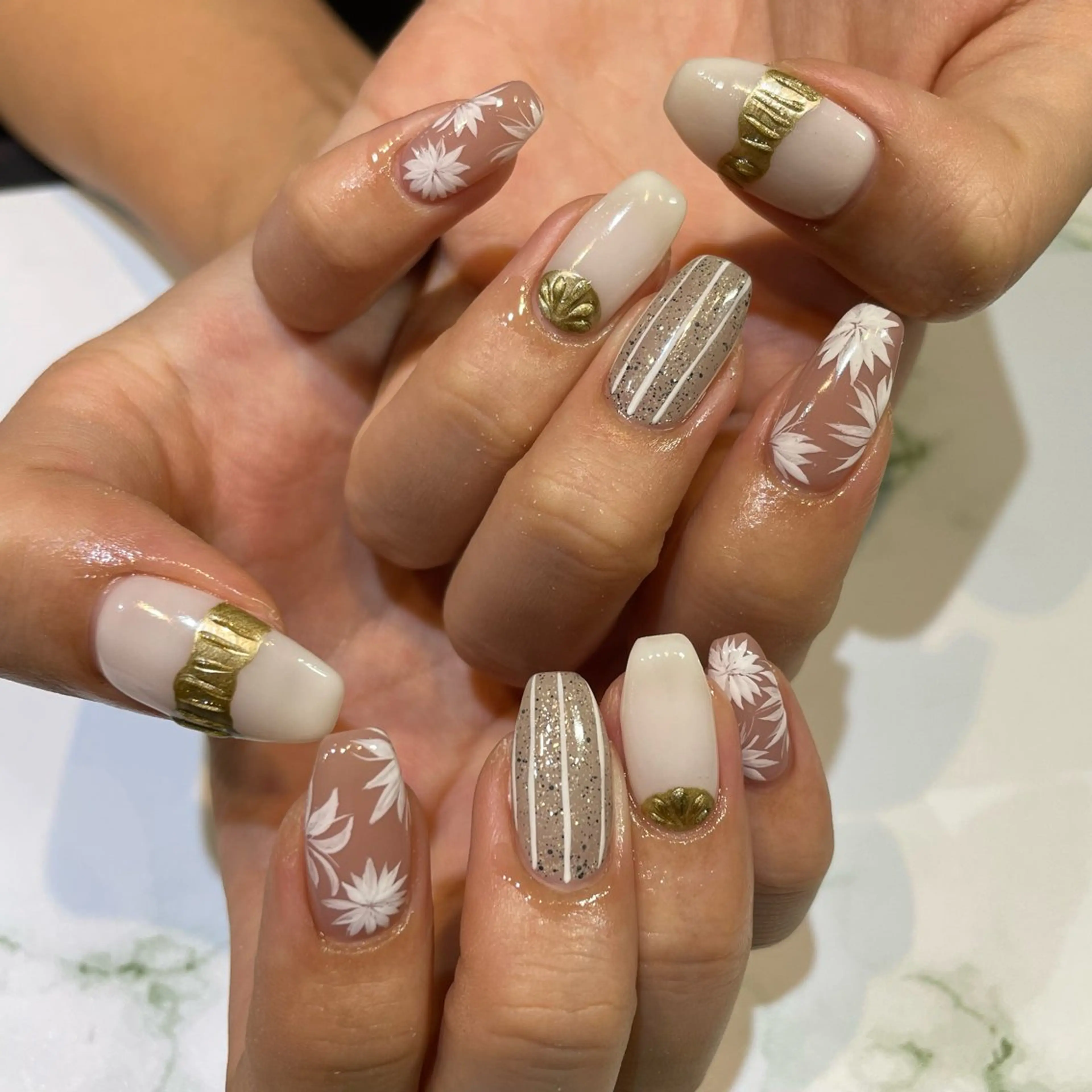 ネイル フラッシュネイル フットネイル ジェルネイル マグネットネイル ニュアンスネイル ハンドネイル 糀屋 彩奈のネイルデザイン