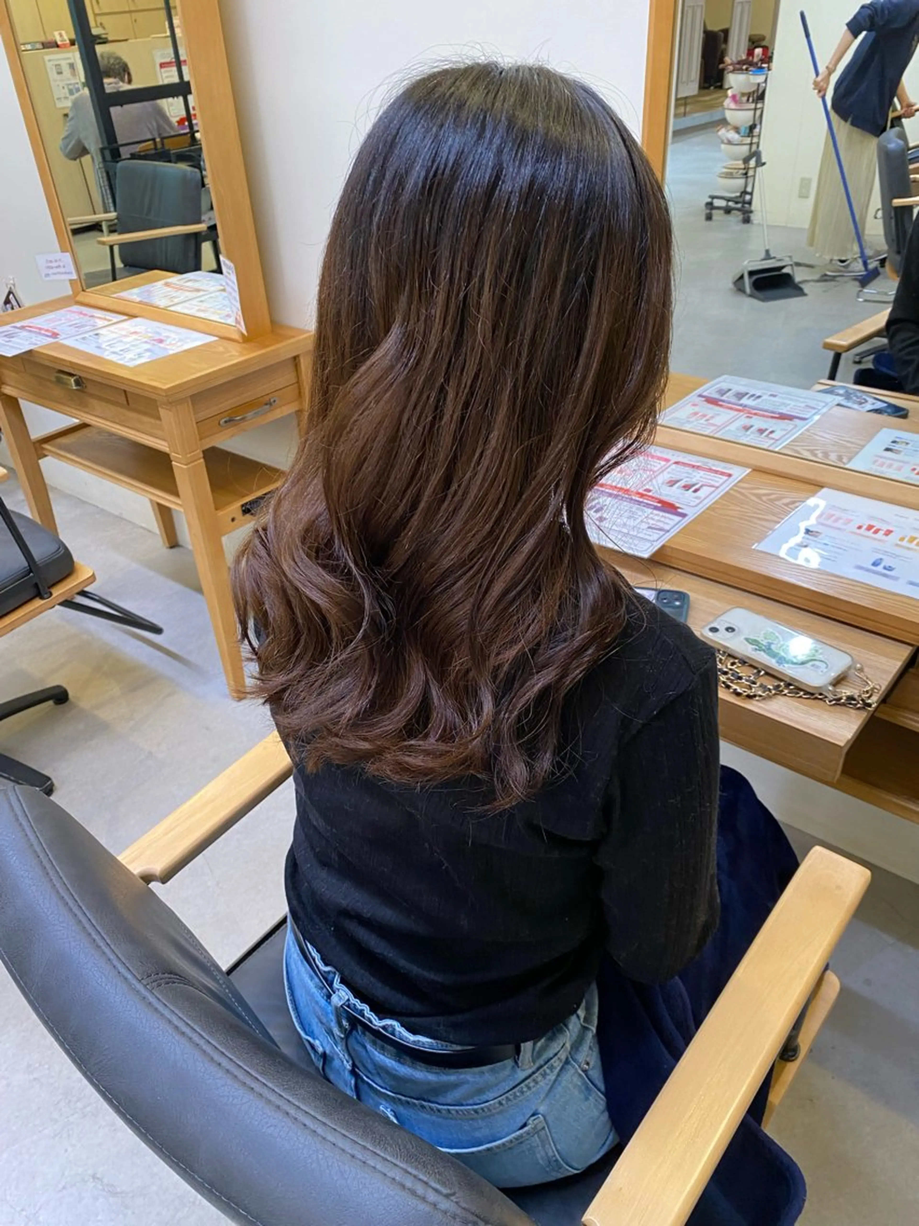 ロング 勝海 絢音のヘアスタイル