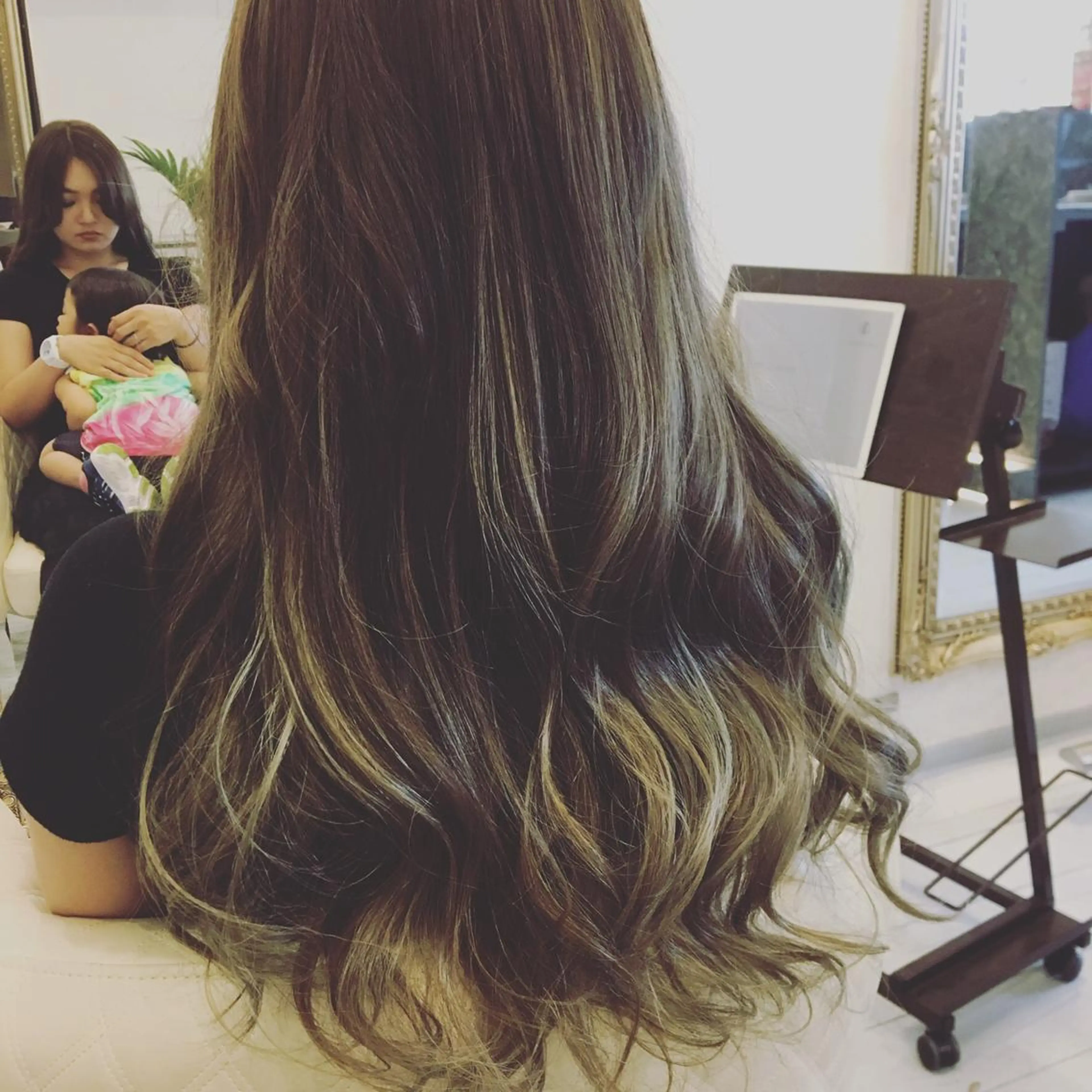 ロング ケアブリーチ&シール エクステの店和田翔莉のヘアスタイル