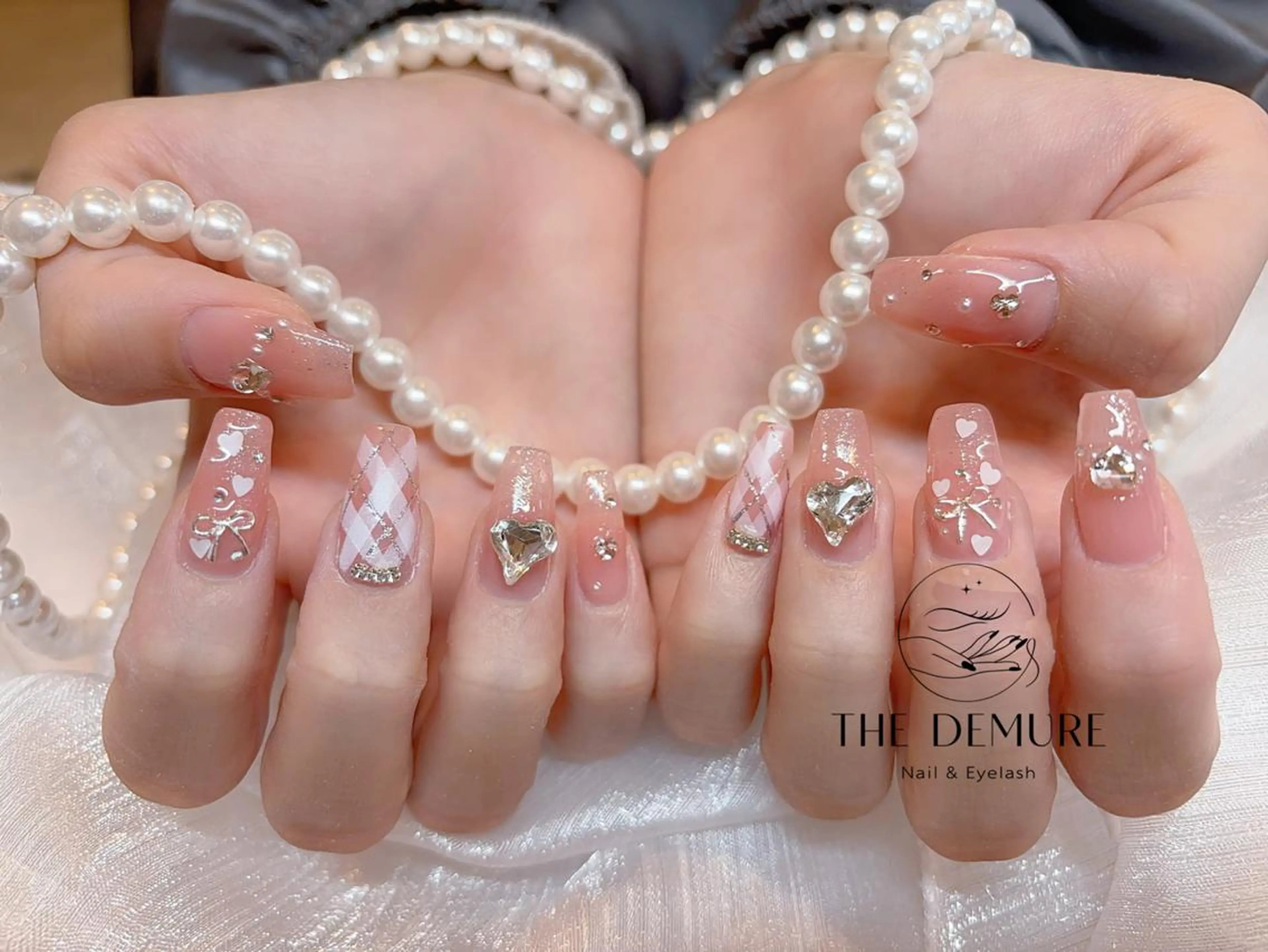 ネイル Demure Amy 銀座店のネイルデザイン