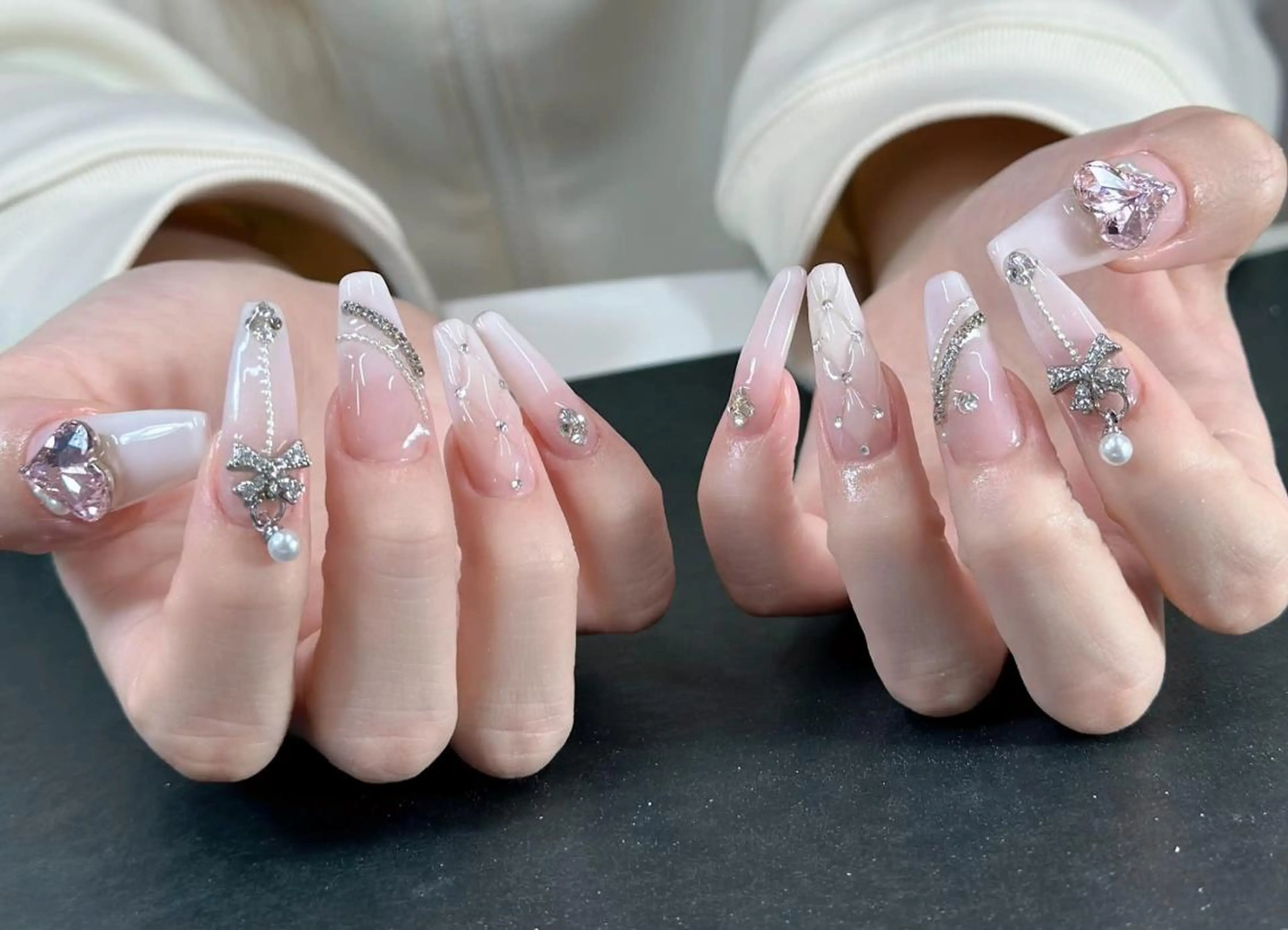 ネイル フットネイル ジェルネイル マグネットネイル 持ち込み ワンカラーネイル ハンドネイル NAILS 168 新大久保店のネイルデザイン