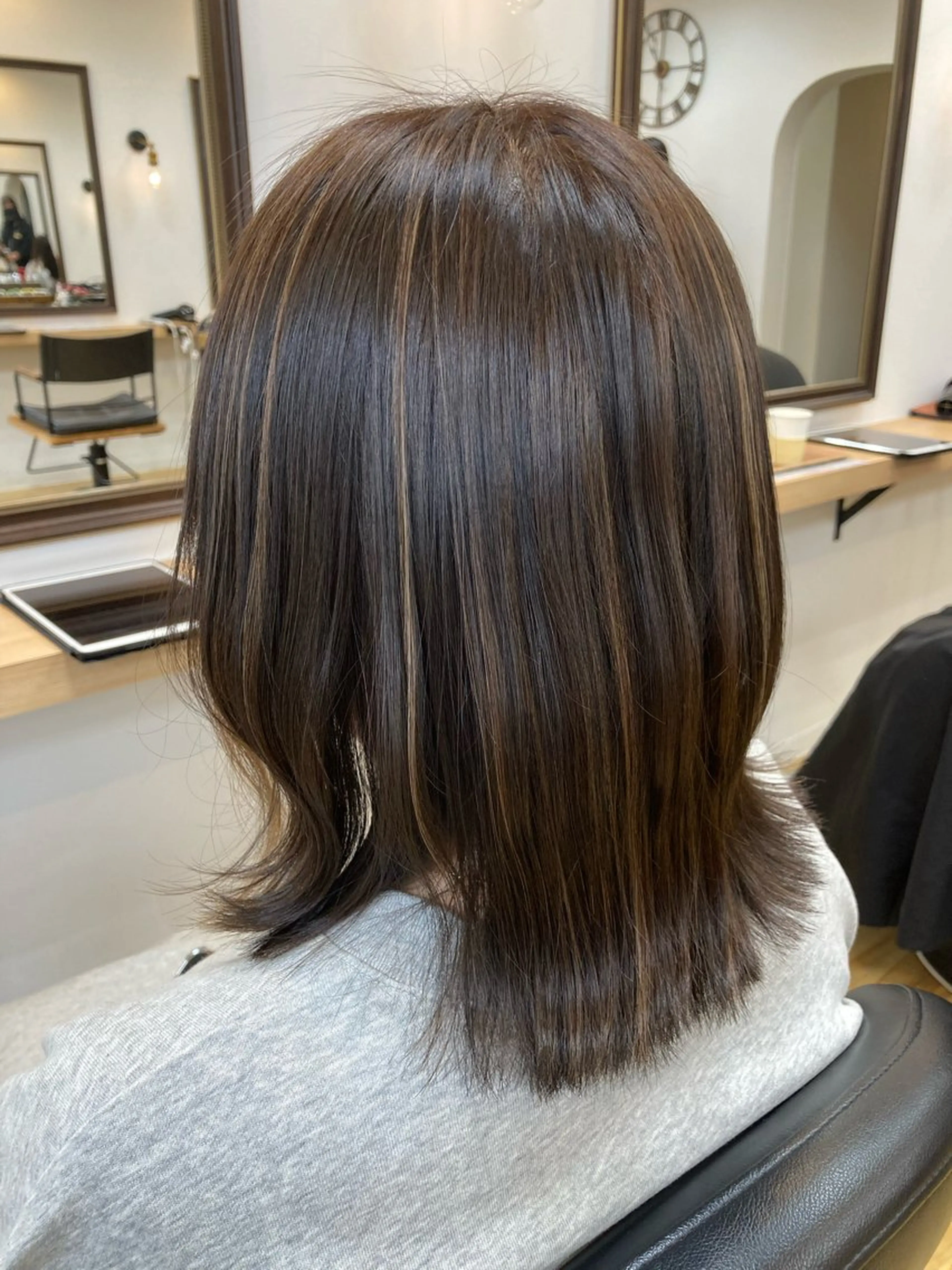 ミディアム カラー ベージュカラー ハイライトカラー ハイライト ヘアカラー 大野 まゆのヘアスタイル