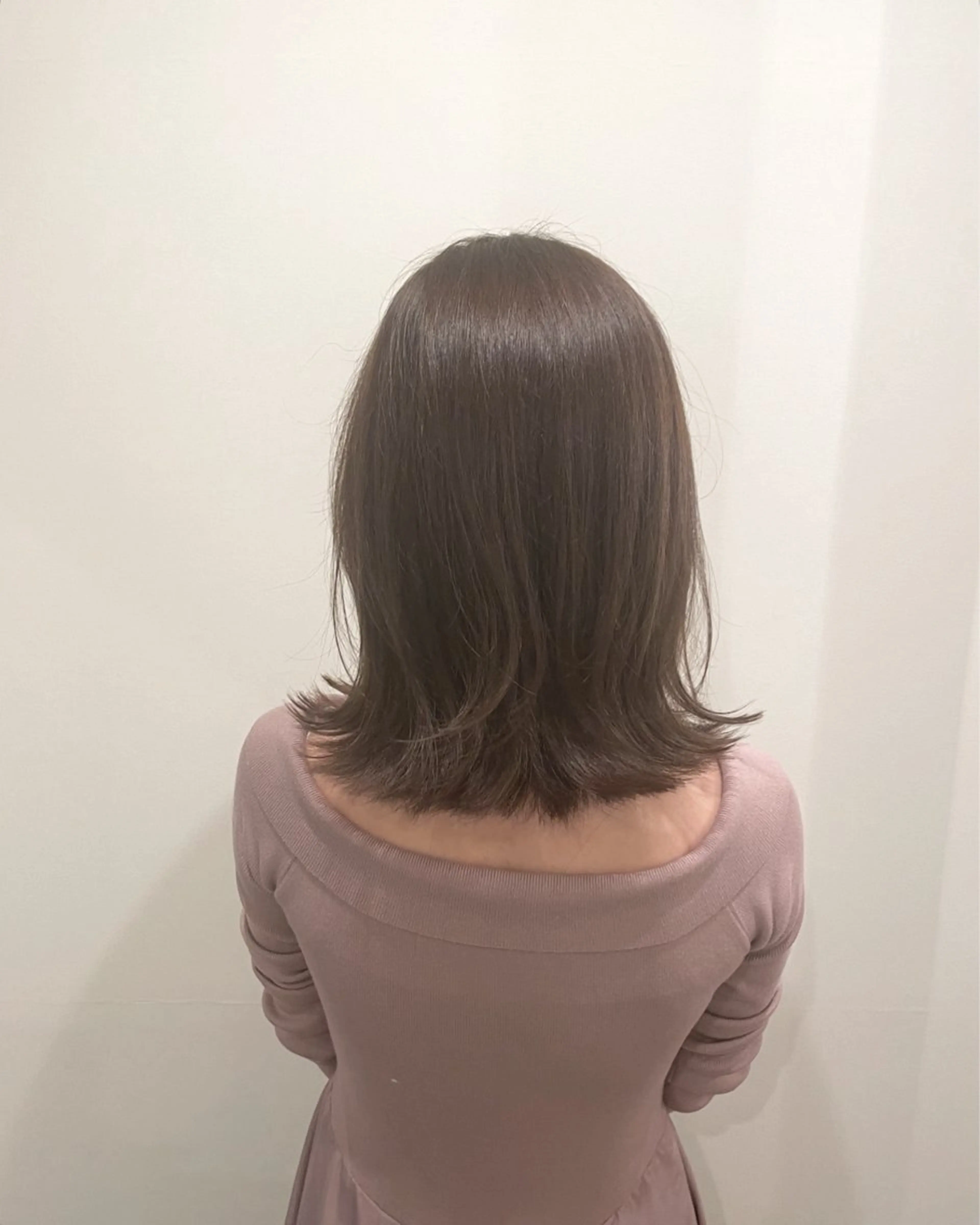 ミディアム カラー ダブルカラー グレージュ レイヤーカット カット ヘアカラー トリートメント ニュアンスカラー🫧 加納のヘアスタイル
